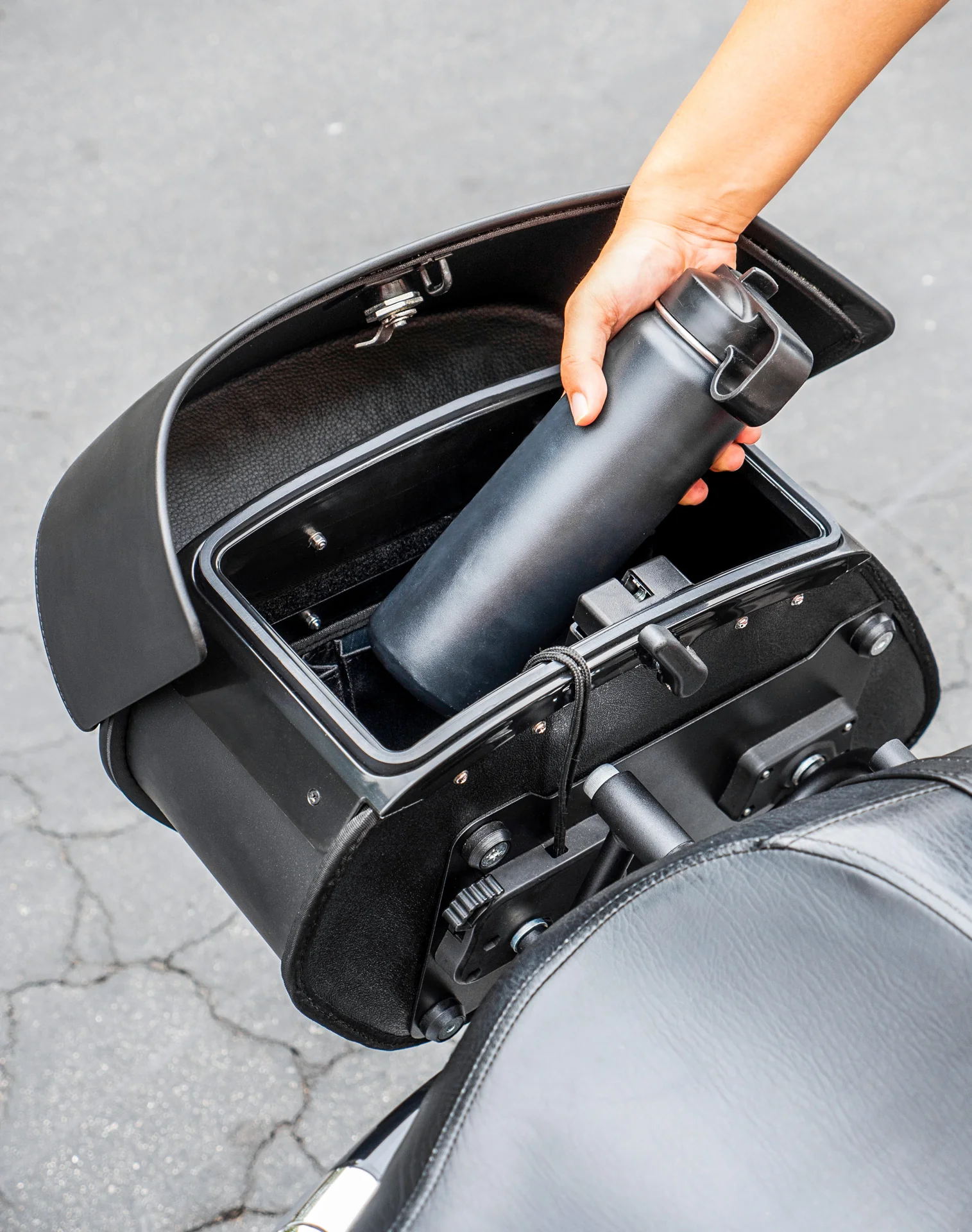 28L - Panzer Medium Quick Mount Leather Saddlebags For Harley Sportster 883 Low XL883L - Image 6
