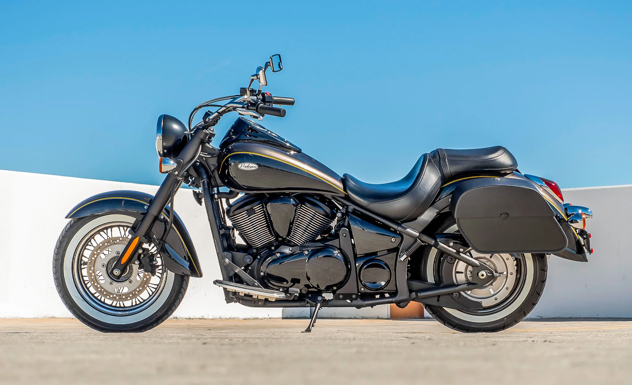28L - Panzer Medium Quick Mount Kawasaki Vulcan 900 Classic VN900 Leather Saddlebags - Image 2