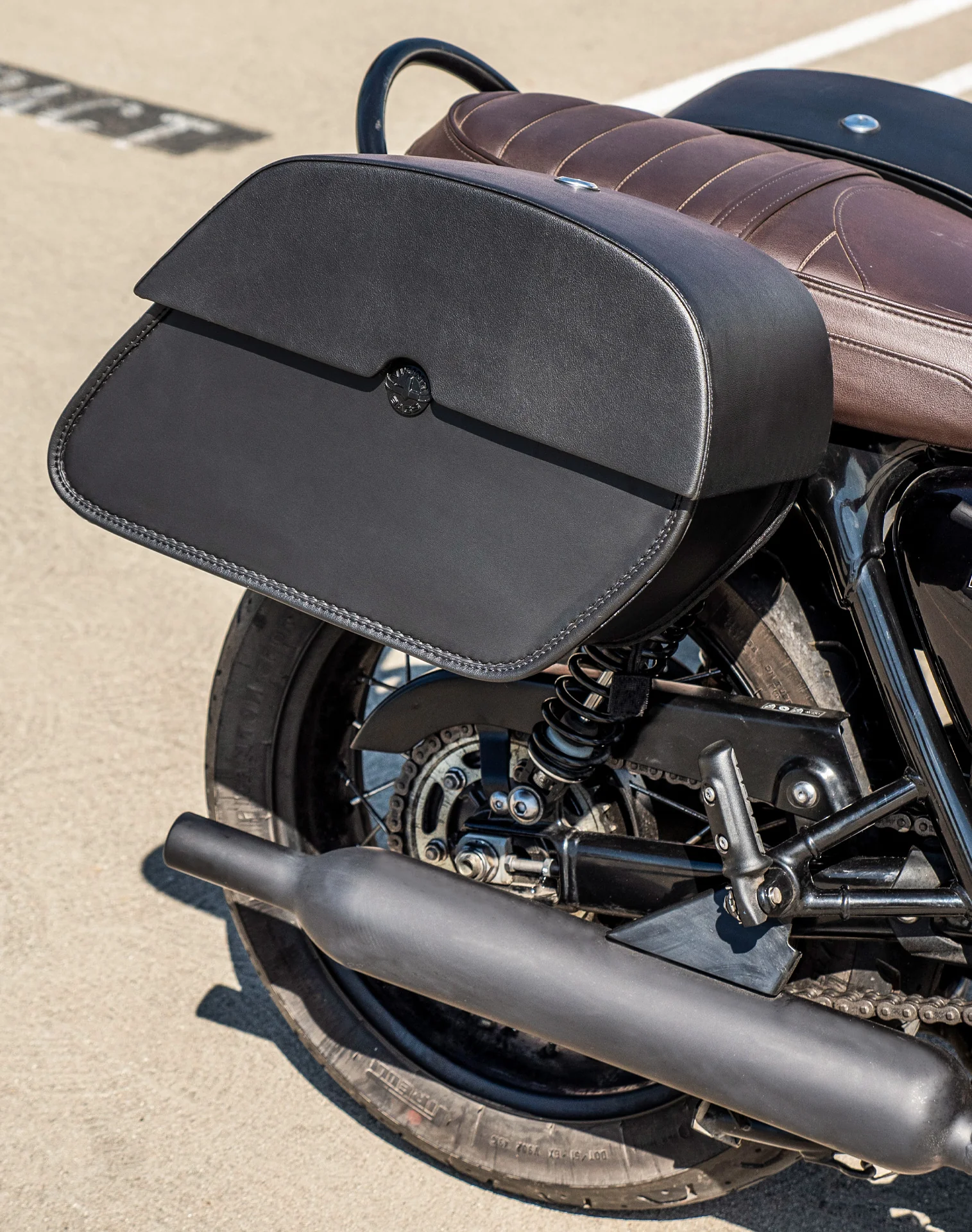 28L - Panzer Medium Quick Mount Triumph Bonneville T100 Leather Saddlebags - Image 4