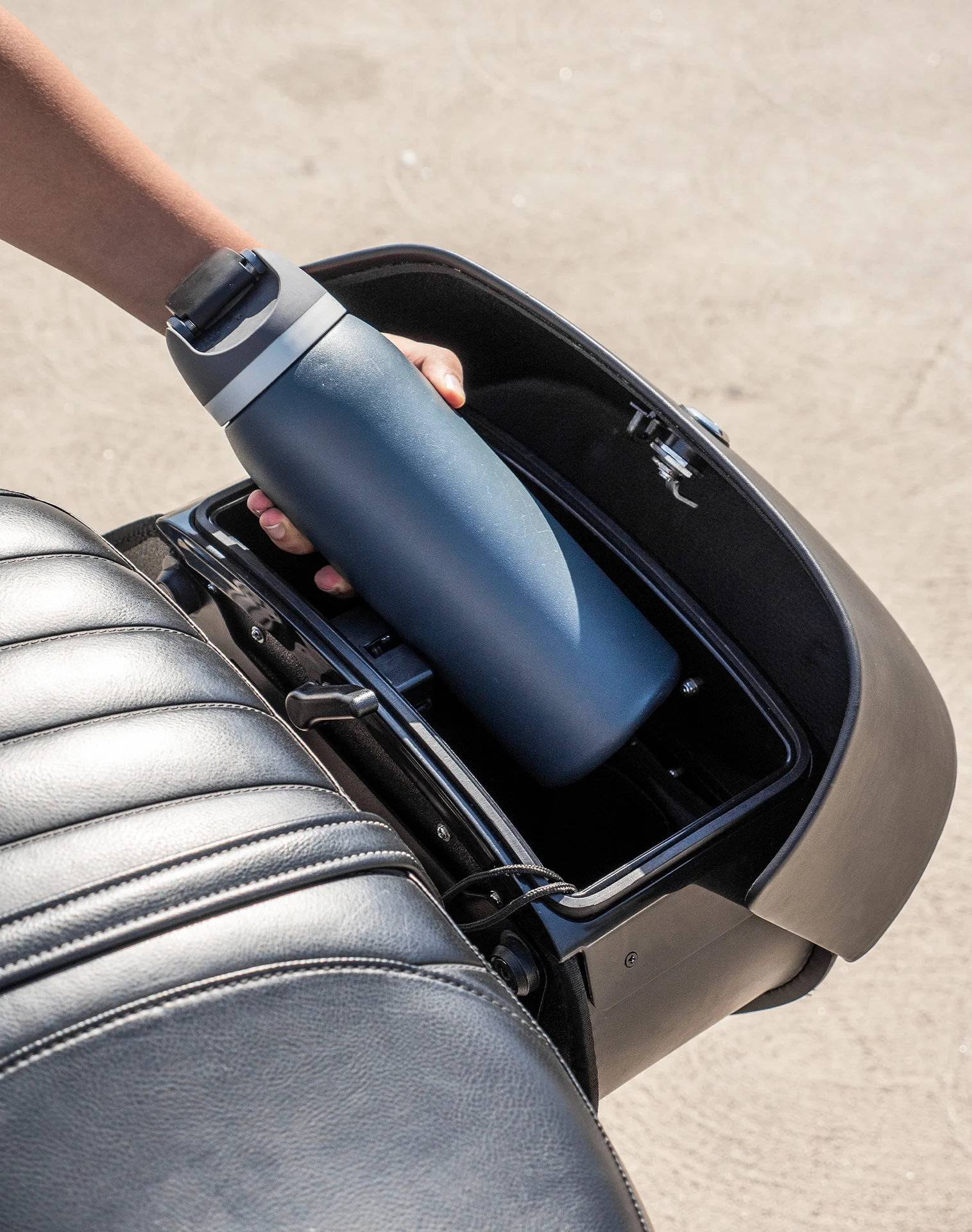 28L - Panzer Medium Quick Mount Triumph Street Twin 900 (2016-21) Leather Saddlebags - Image 6