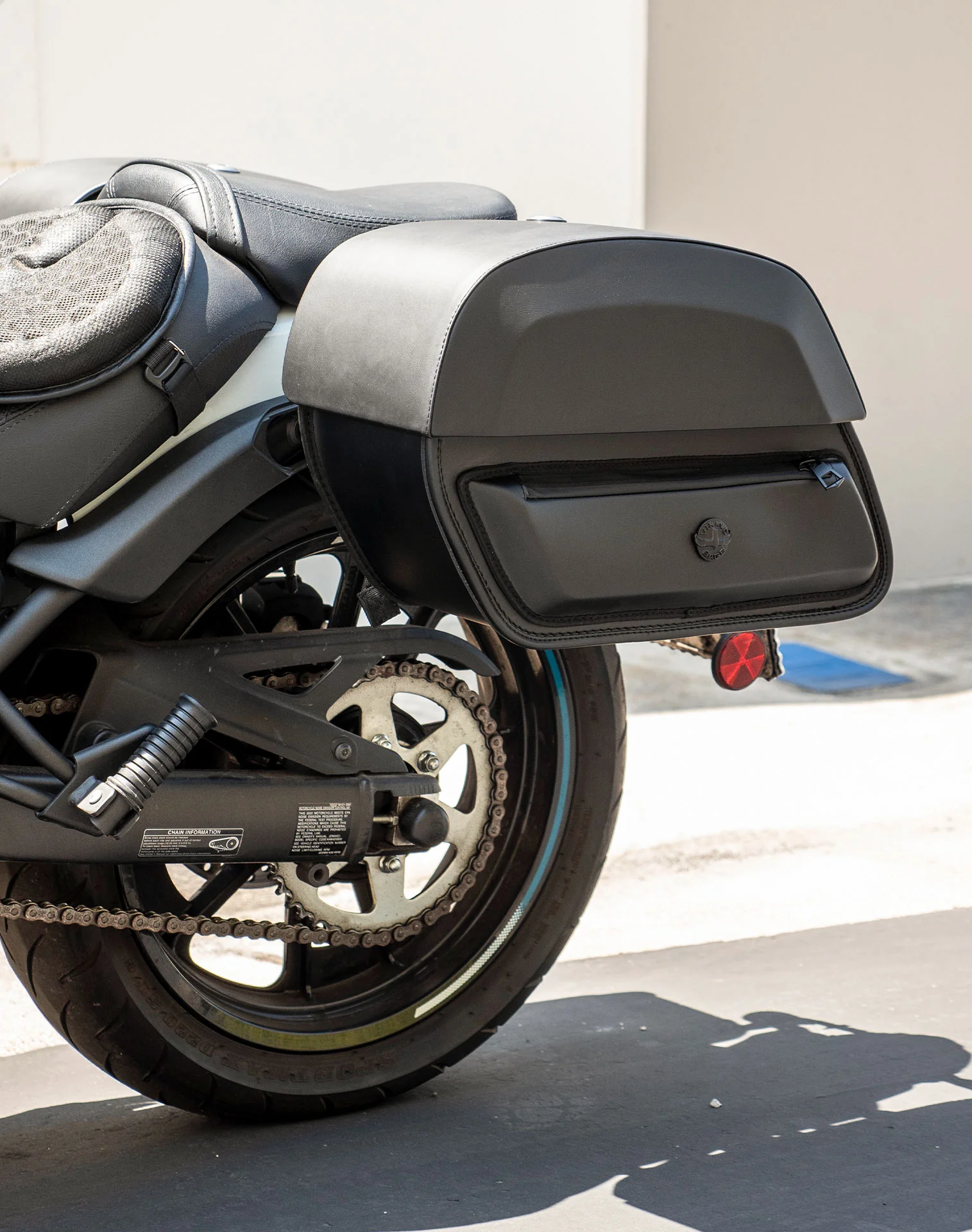 28L - Pantheon Medium Hard Mount Kawasaki Vulcan S VN650 Leather Motorcycle Saddlebags - Image 4