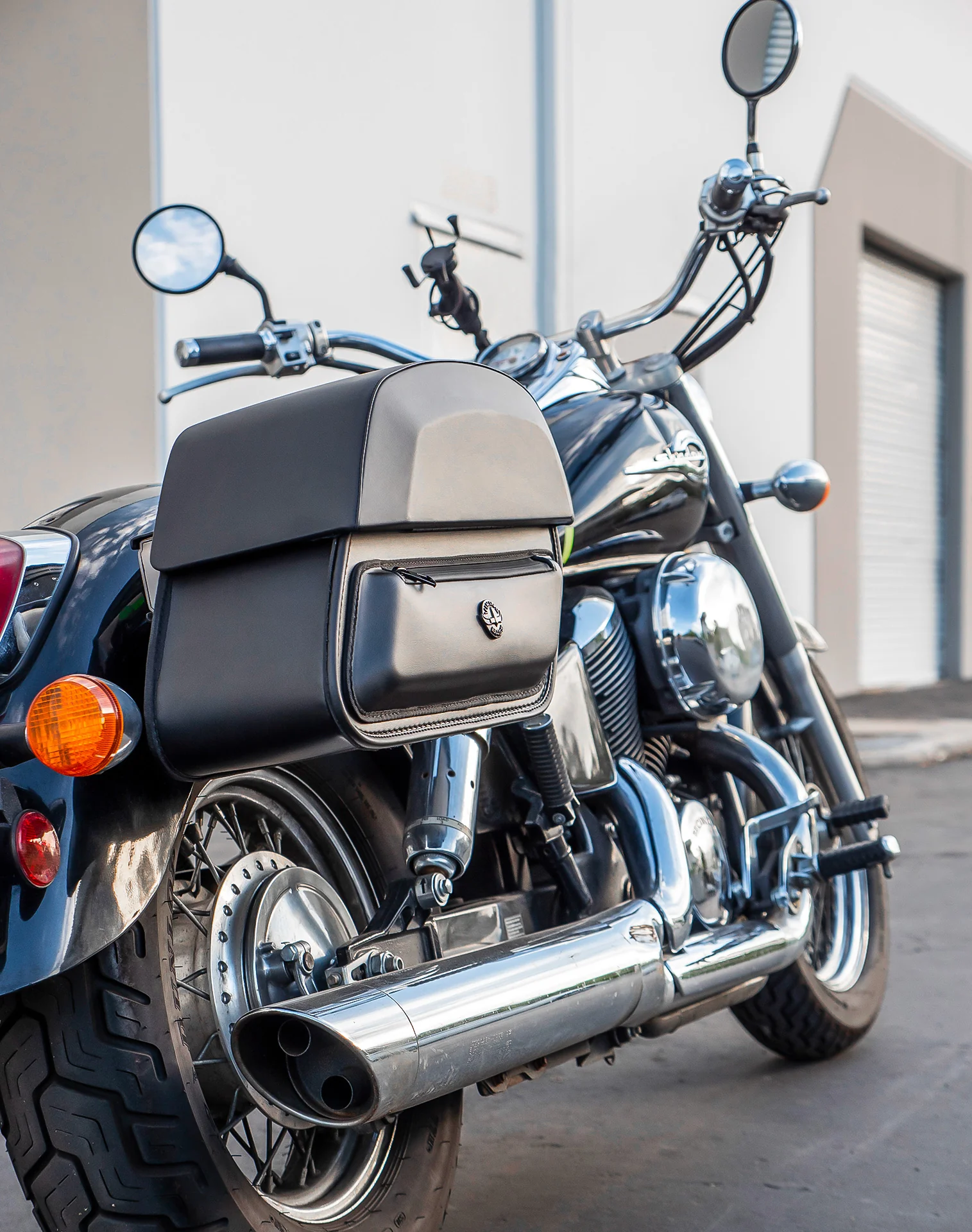 28L - Pantheon Medium Hard Mount Honda Shadow 750 ACE Leather Saddlebags - Image 3