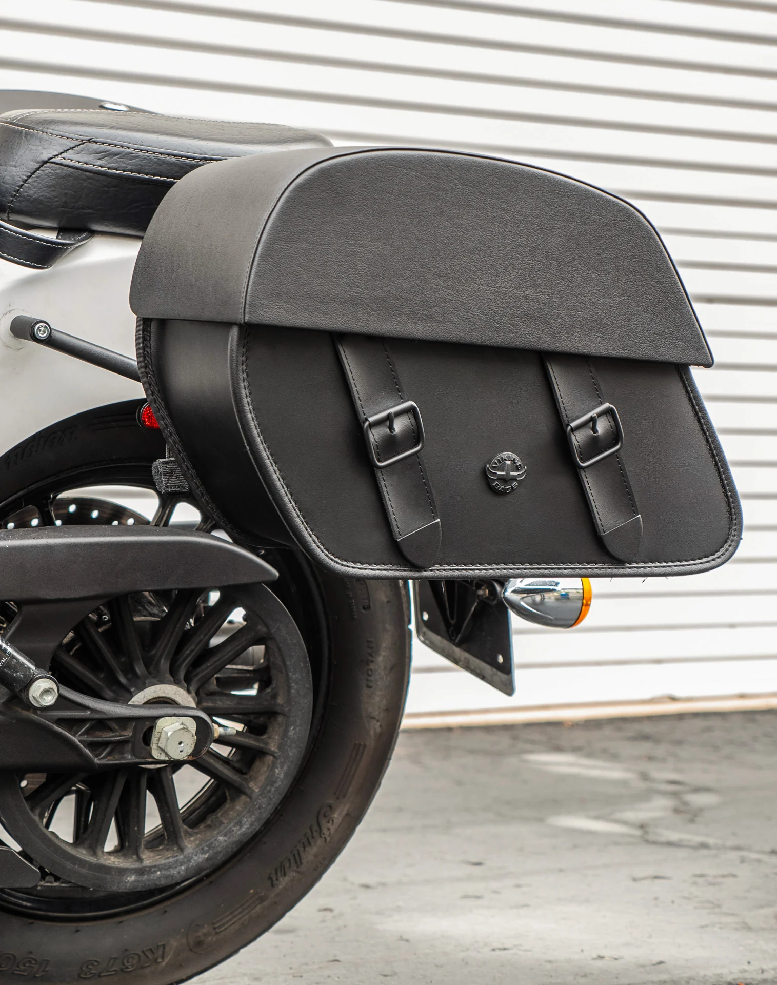 28L - Baelor Medium Quick Mount Indian Scout Sixty Motorcycle Saddlebags - Image 4