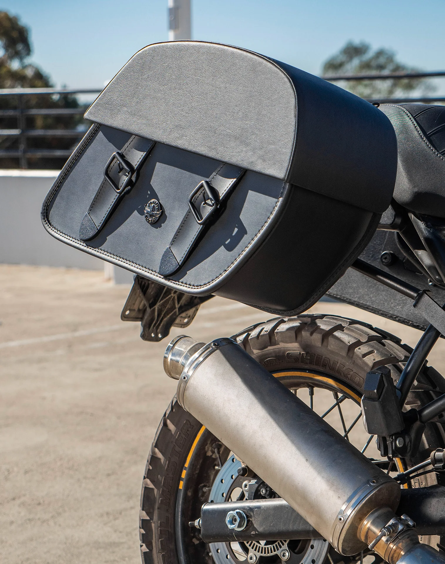 28L - Baelor Medium Quick Mount Royal Enfield Scram 411 Motorcycle Saddlebags - Image 4