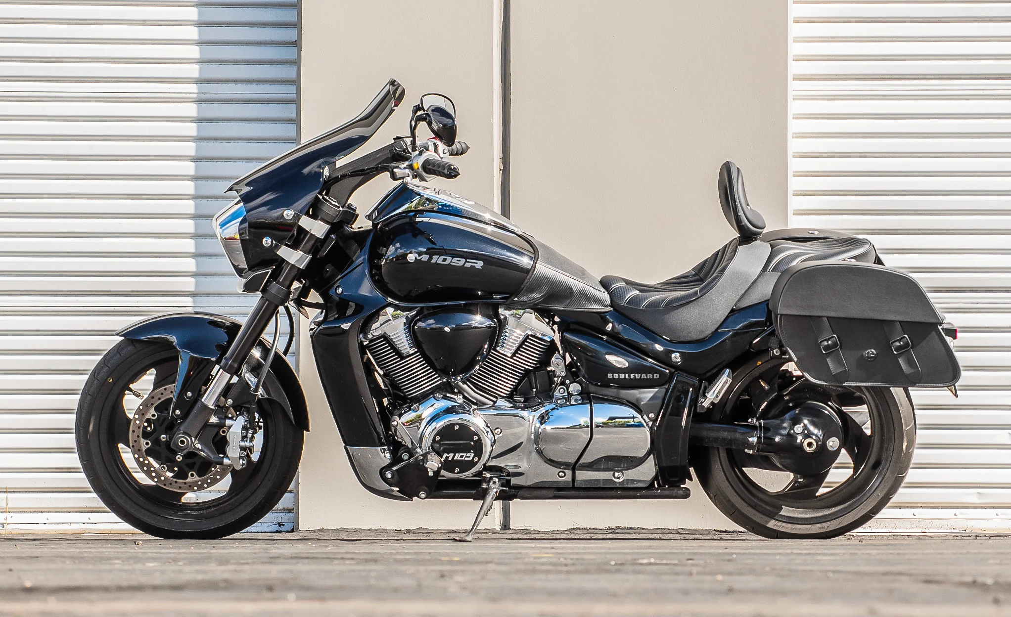 28L - Baelor Medium Quick Mount Suzuki Boulevard M109 VZR1800 Motorcycle Saddlebags - Image 2