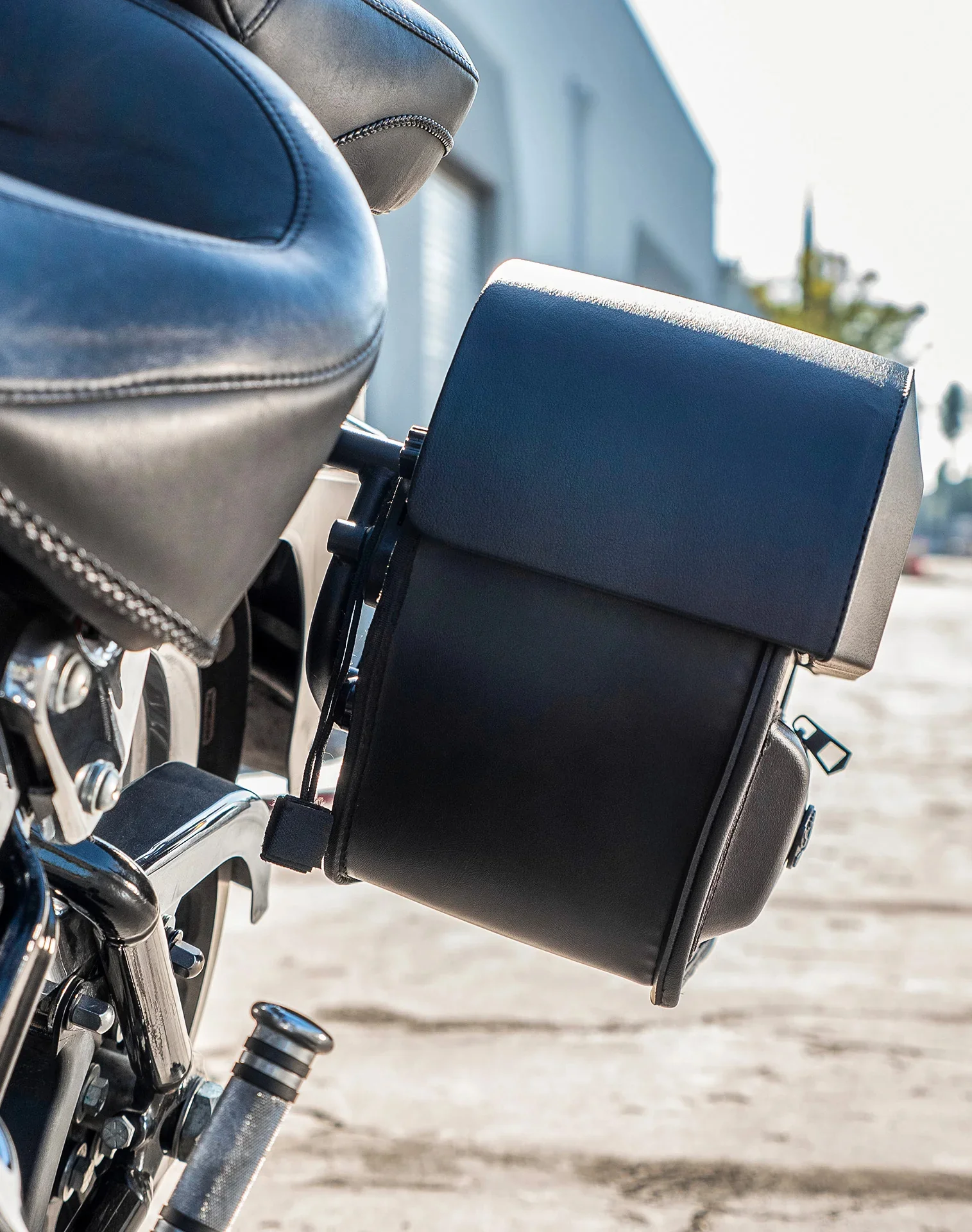 28L - Pantheon Medium Quick Mount Saddlebags for Heritage Classic FLSTC/I - Image 6