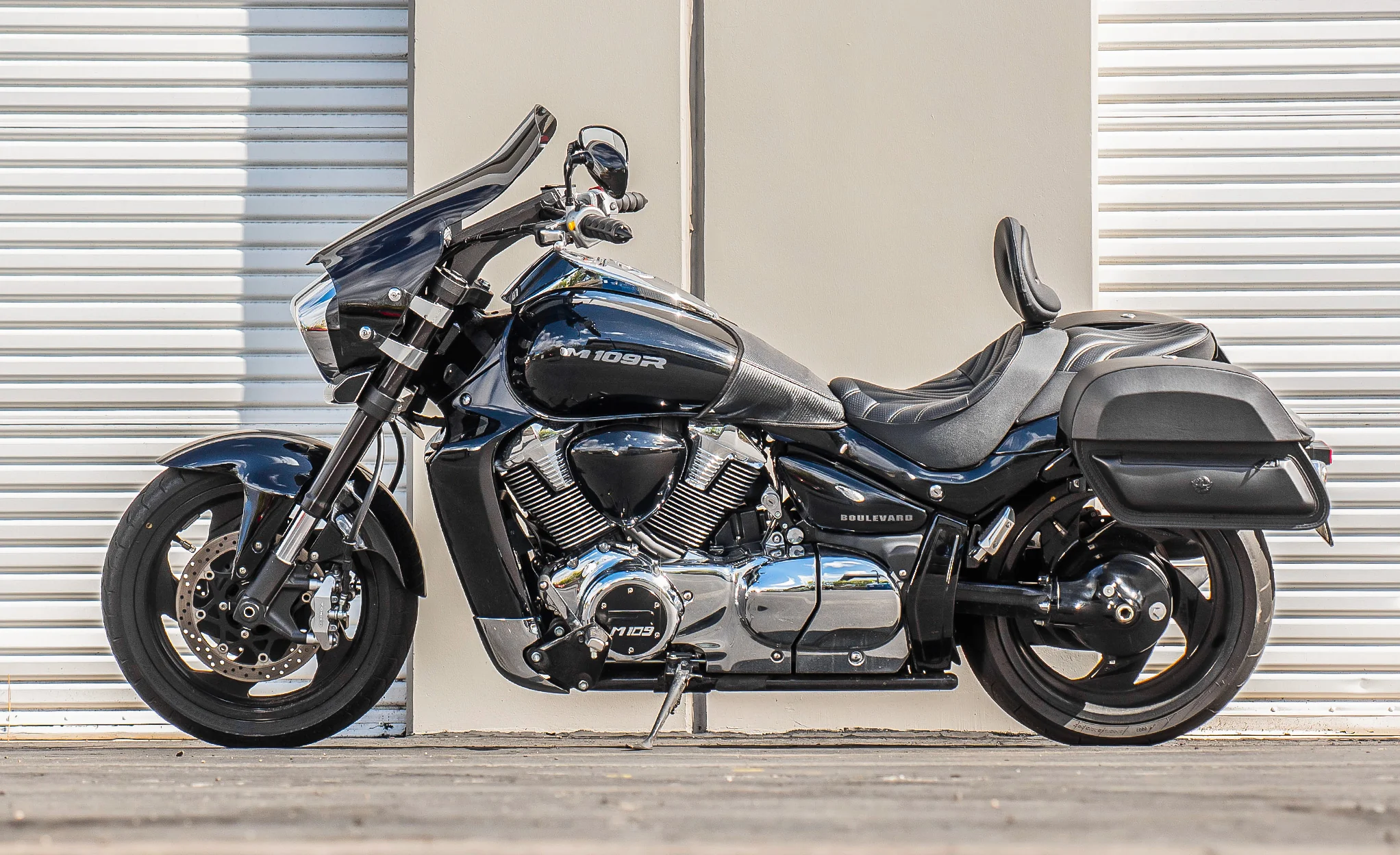 28L - Pantheon Medium Quick Mount Suzuki Boulevard M109 VZR1800 Motorcycle Saddlebags - Image 2