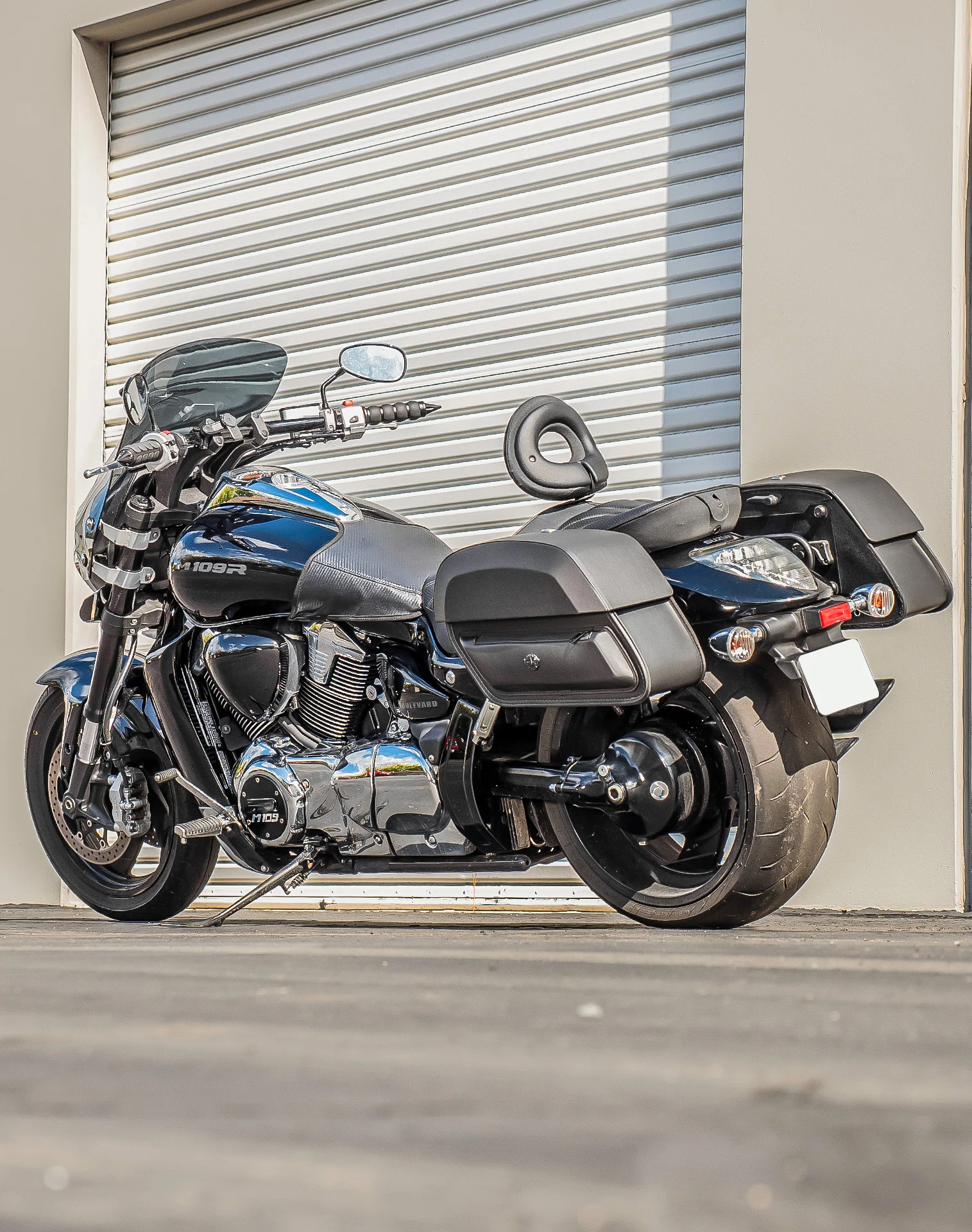 28L - Pantheon Medium Quick Mount Suzuki Boulevard M109 VZR1800 Motorcycle Saddlebags - Image 3