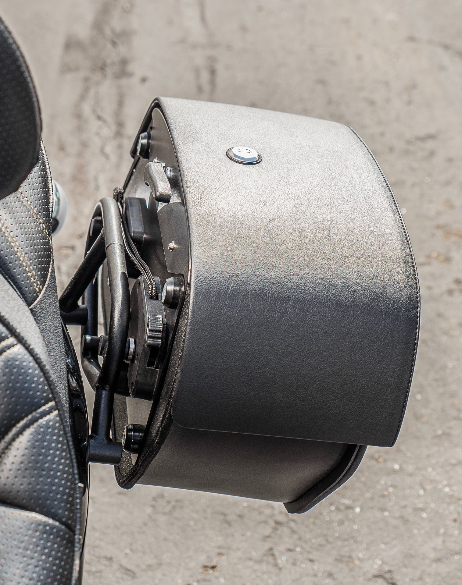 28L - Pantheon Medium Quick Mount Suzuki Boulevard M109 VZR1800 Motorcycle Saddlebags - Image 5