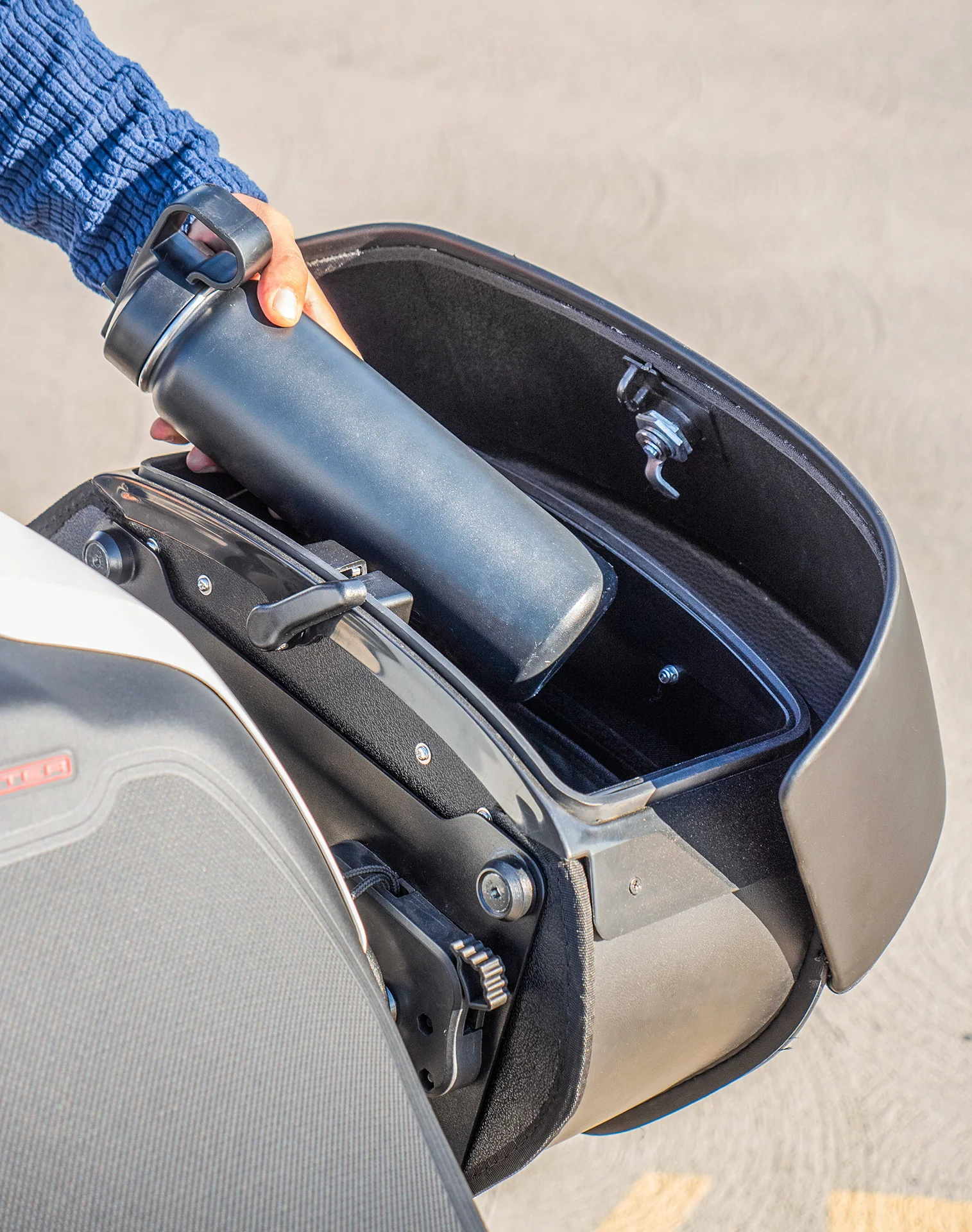 28L - Panzer Medium Quick Mount Ducati Monster 797 Leather Saddlebags - Image 6