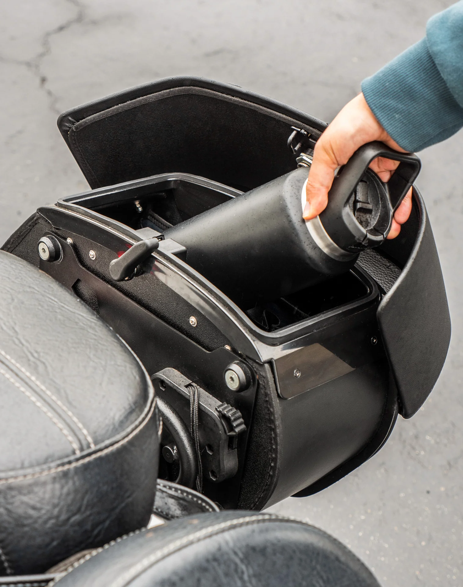 28L - Panzer Medium Quick Mount Indian Scout Sixty Leather Saddlebags - Image 6