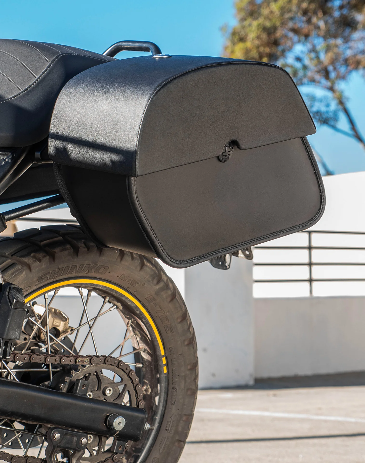 28L - Panzer Medium Quick Mount Royal Enfield Scram 411 Leather Saddlebags - Image 4