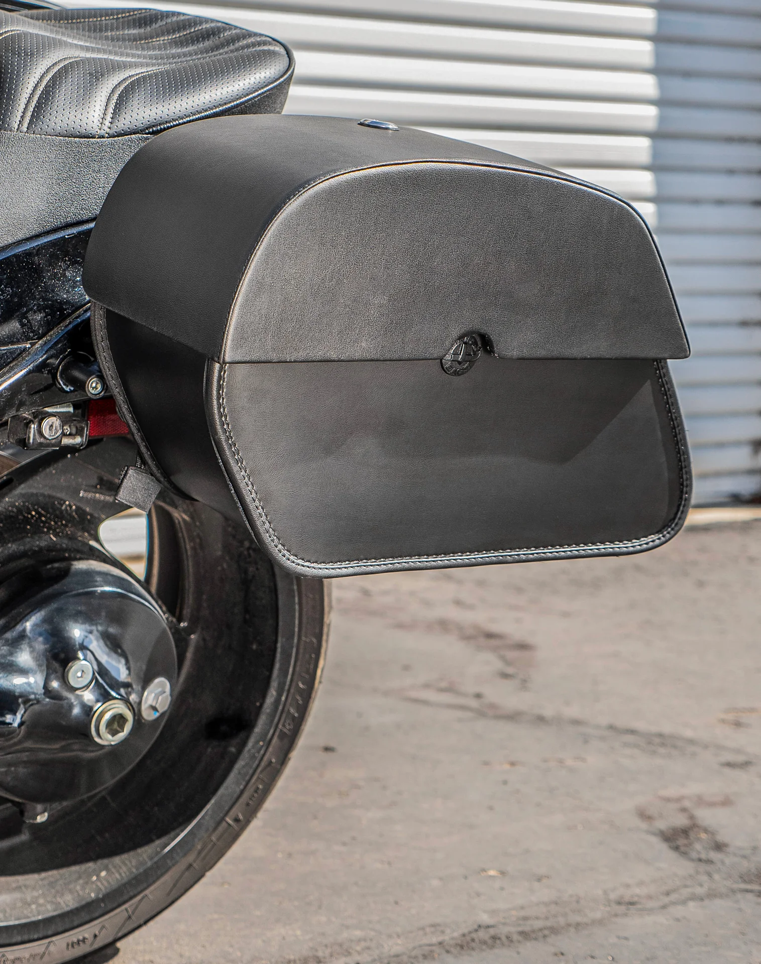28L - Panzer Medium Quick Mount Suzuki Boulevard M109 VZR1800 Motorcycle Saddlebags - Image 4