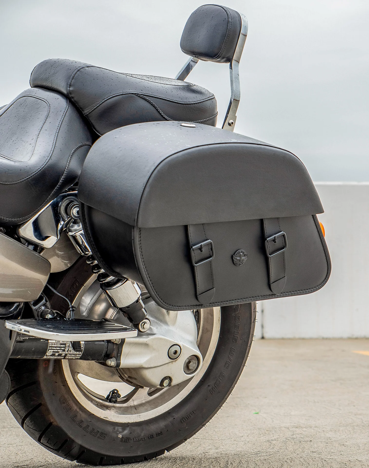 28L - Baelor Medium Hard Mount Honda VTX 1800 C Motorcycle Saddlebags - Image 5