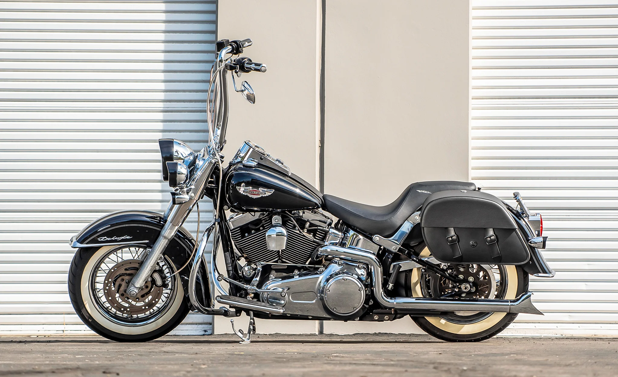 28L - Baelor Medium Hard Mount Saddlebags for Harley Softail Deluxe FLSTN/I - Image 2
