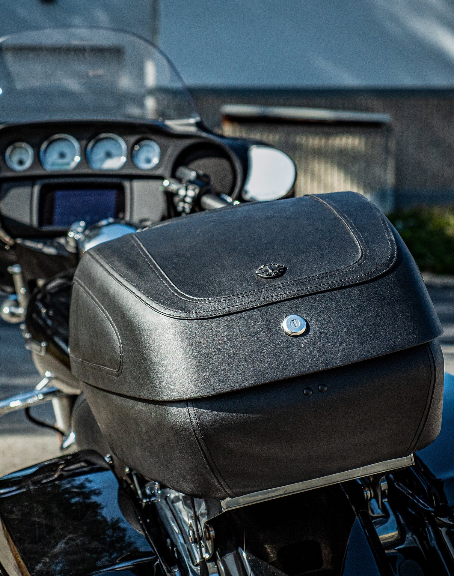 42L - Challenger XL Yamaha Leather Wrapped Hard Motorcycle Trunk - Image 5