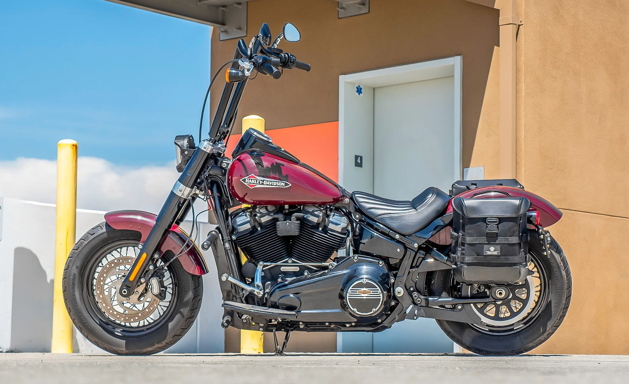 15L - Incognito Quick Mount Medium Solo Motorcycle Saddlebag (Left Only) for Harley Softail Slim FLSL - Image 2