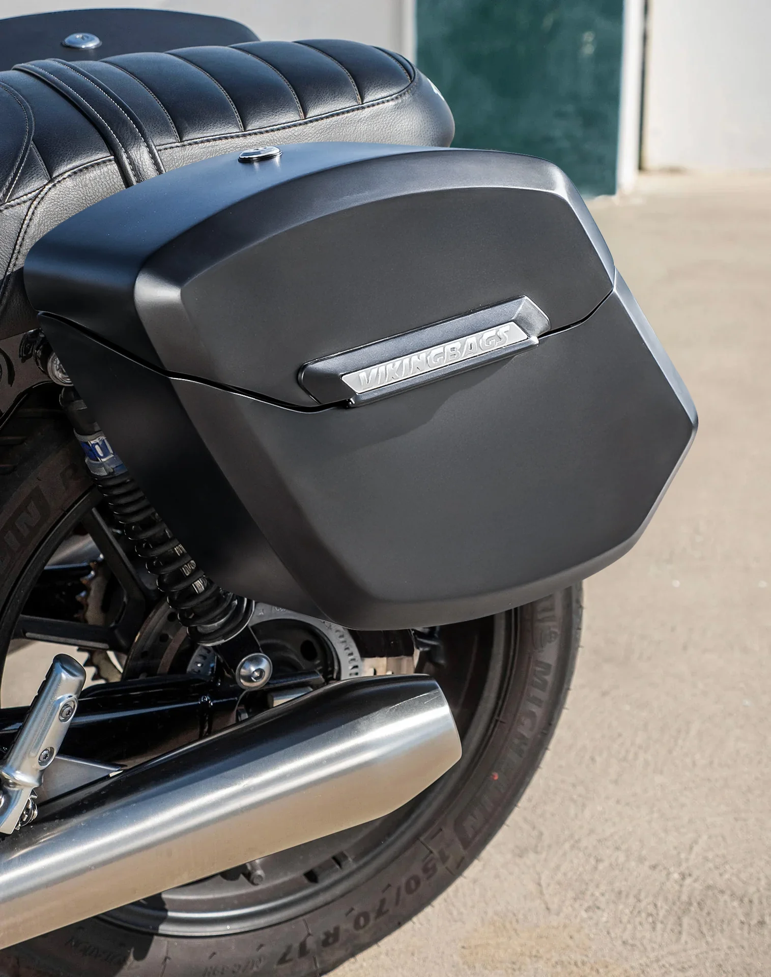 24L - Ironclad Quick-Mount Medium Triumph Speed Twin 900 Matte Hard Saddlebags - Image 4