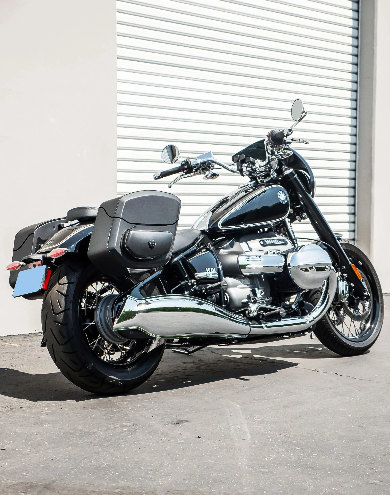 24L - Ironclad Quick-Mount Medium BMW R18 Leather Wrapped Hard Saddlebags - Image 3