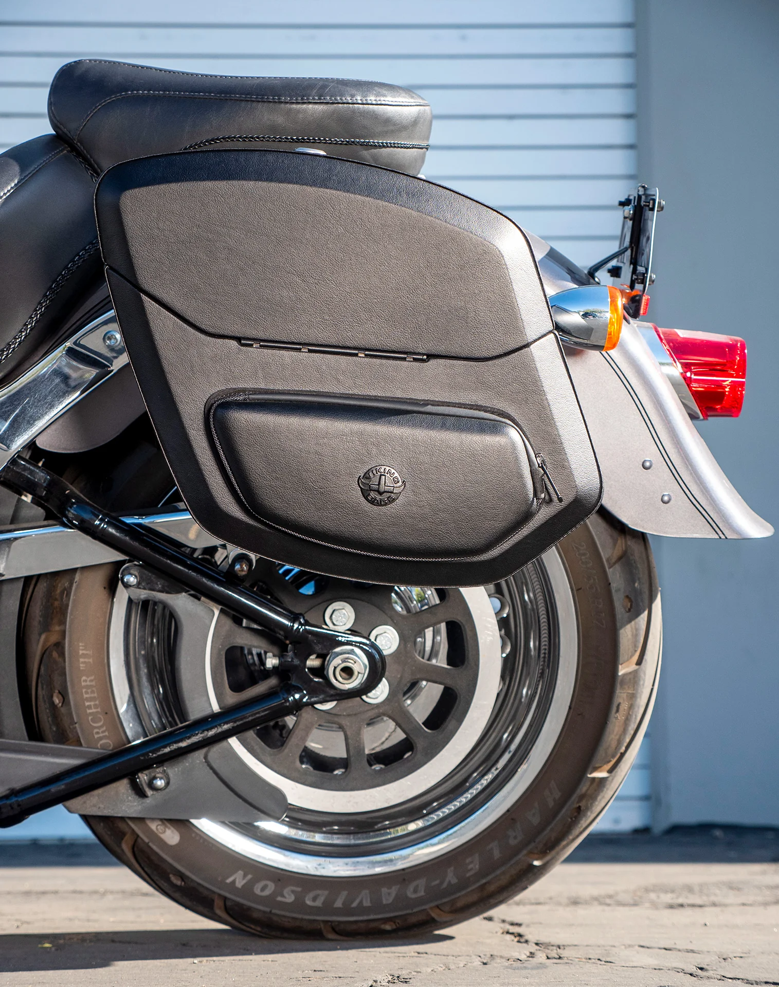24L - Ironclad Quick-Mount Medium Leather Wrapped Hard Saddlebags for Harley Softail Fat Boy FLSTF/I - Image 4