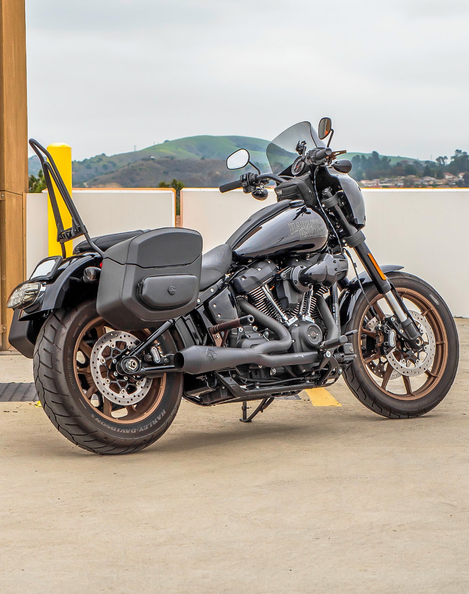24L - Ironclad Quick-Mount Medium Harley Softail Low Rider S FXLRS Leather Wrapped Hard Saddlebags - Image 3