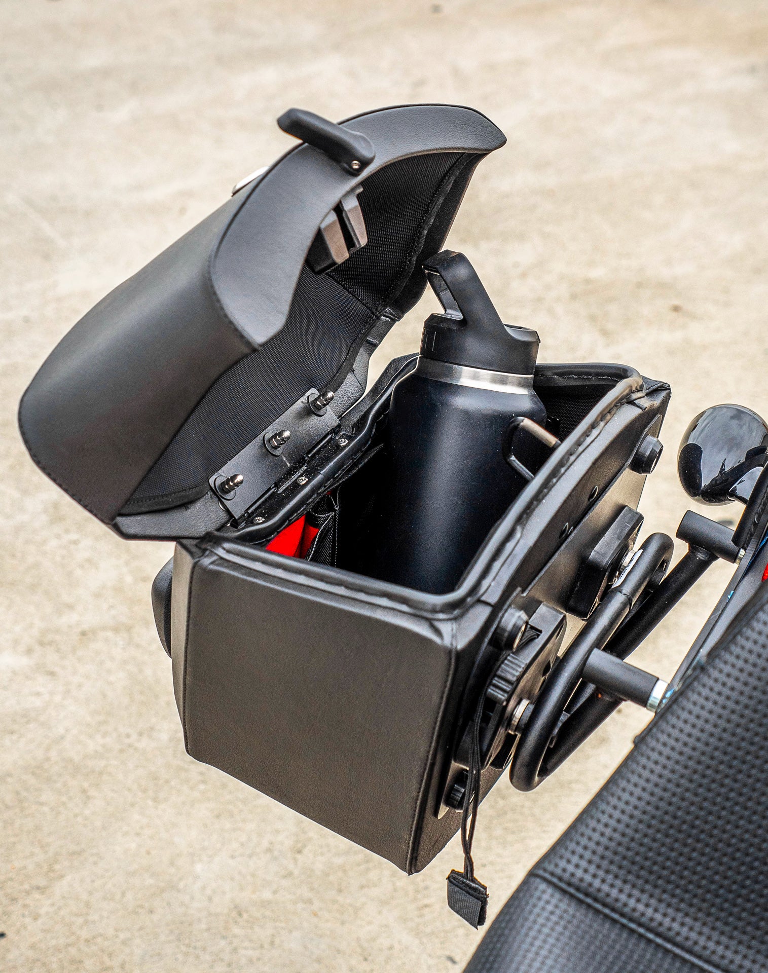 24L - Ironclad Quick-Mount Medium Harley Softail Low Rider S FXLRS Leather Wrapped Hard Saddlebags - Image 6