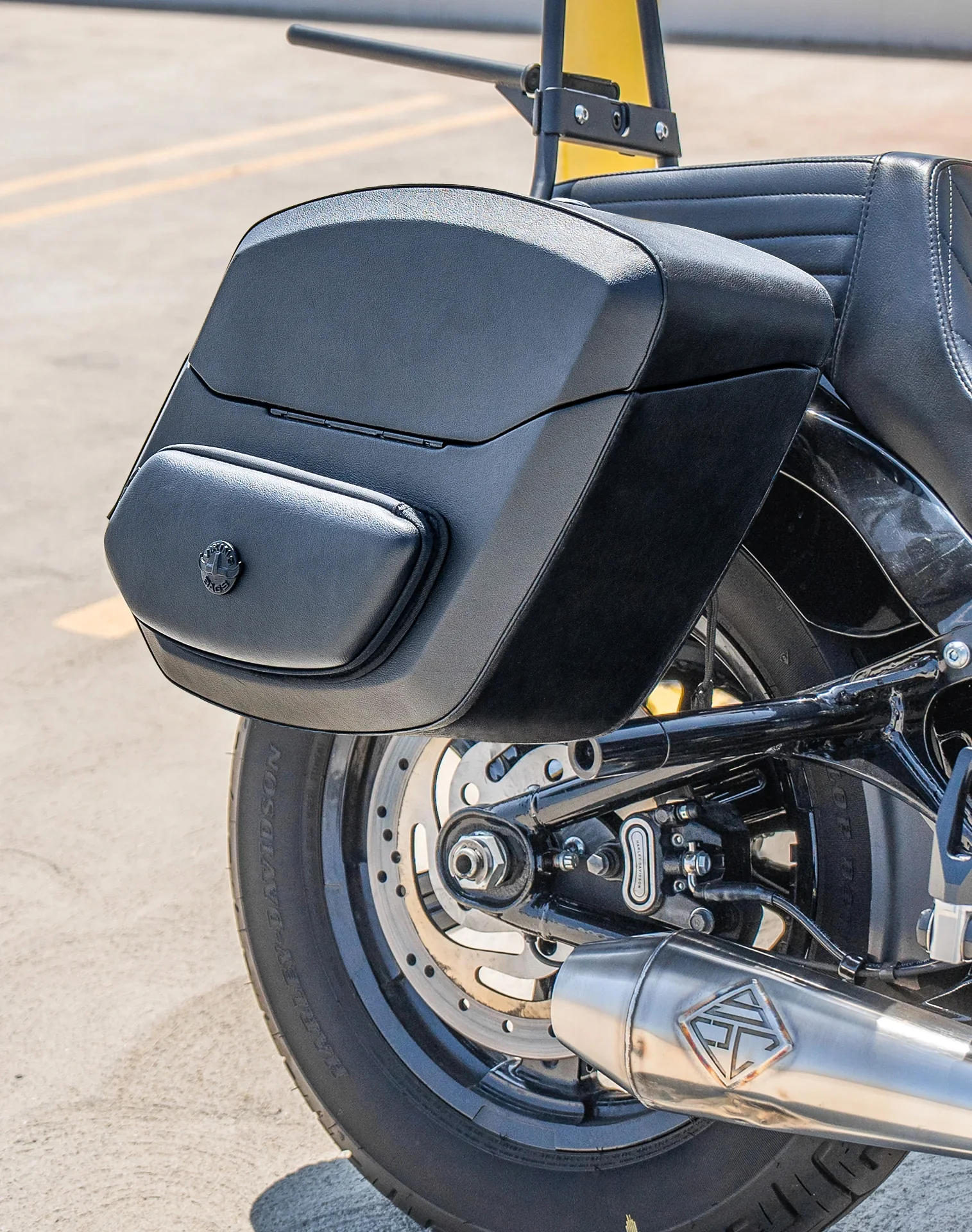 24L - Ironclad Quick-Mount Medium Harley Softail Street Bob Leather Wrapped Hard Saddlebags - Image 5