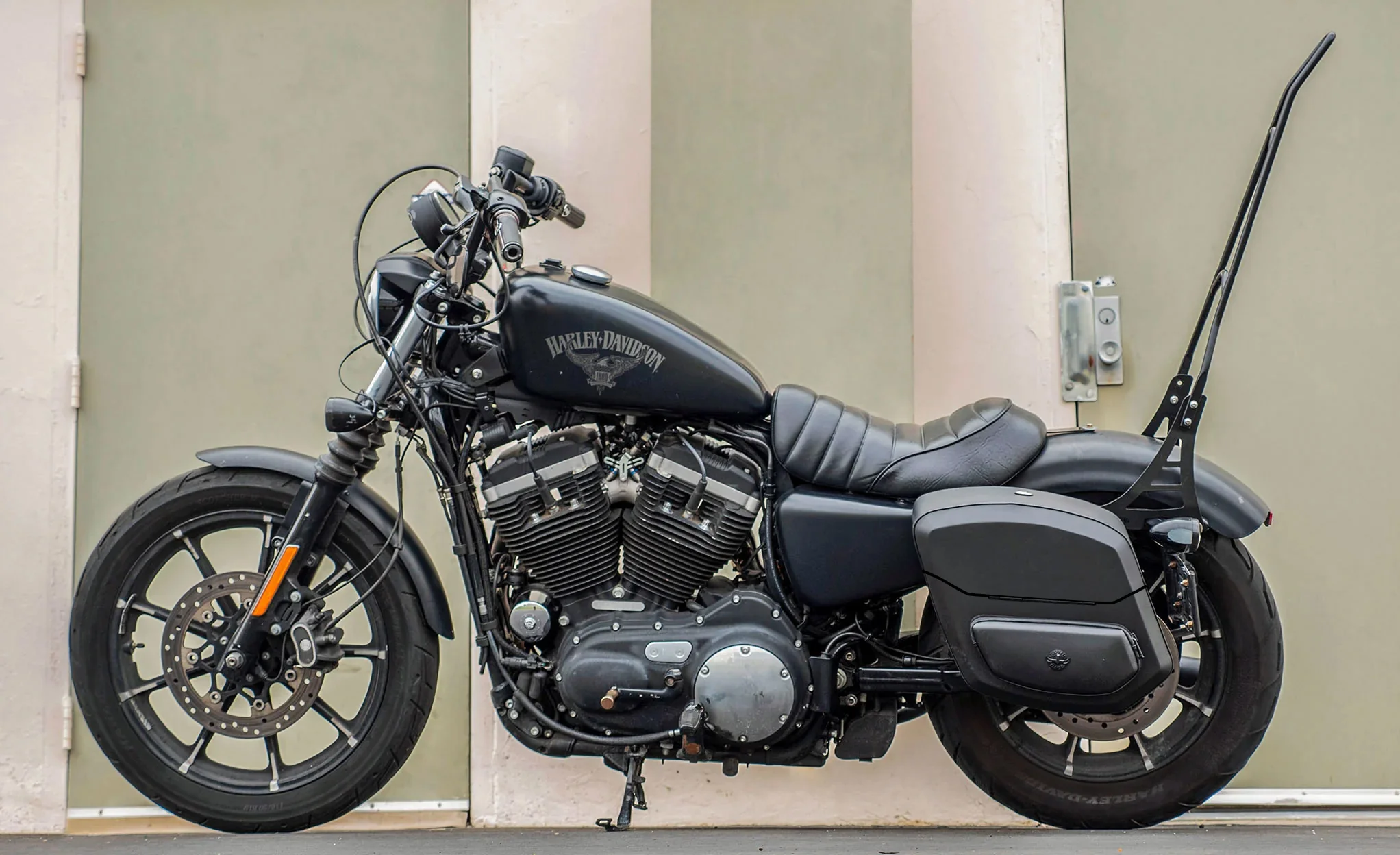 24L - Ironclad Quick-Mount Medium Harley Sportster 883 Iron XL883N Leather Wrapped Hard Saddlebags - Image 2
