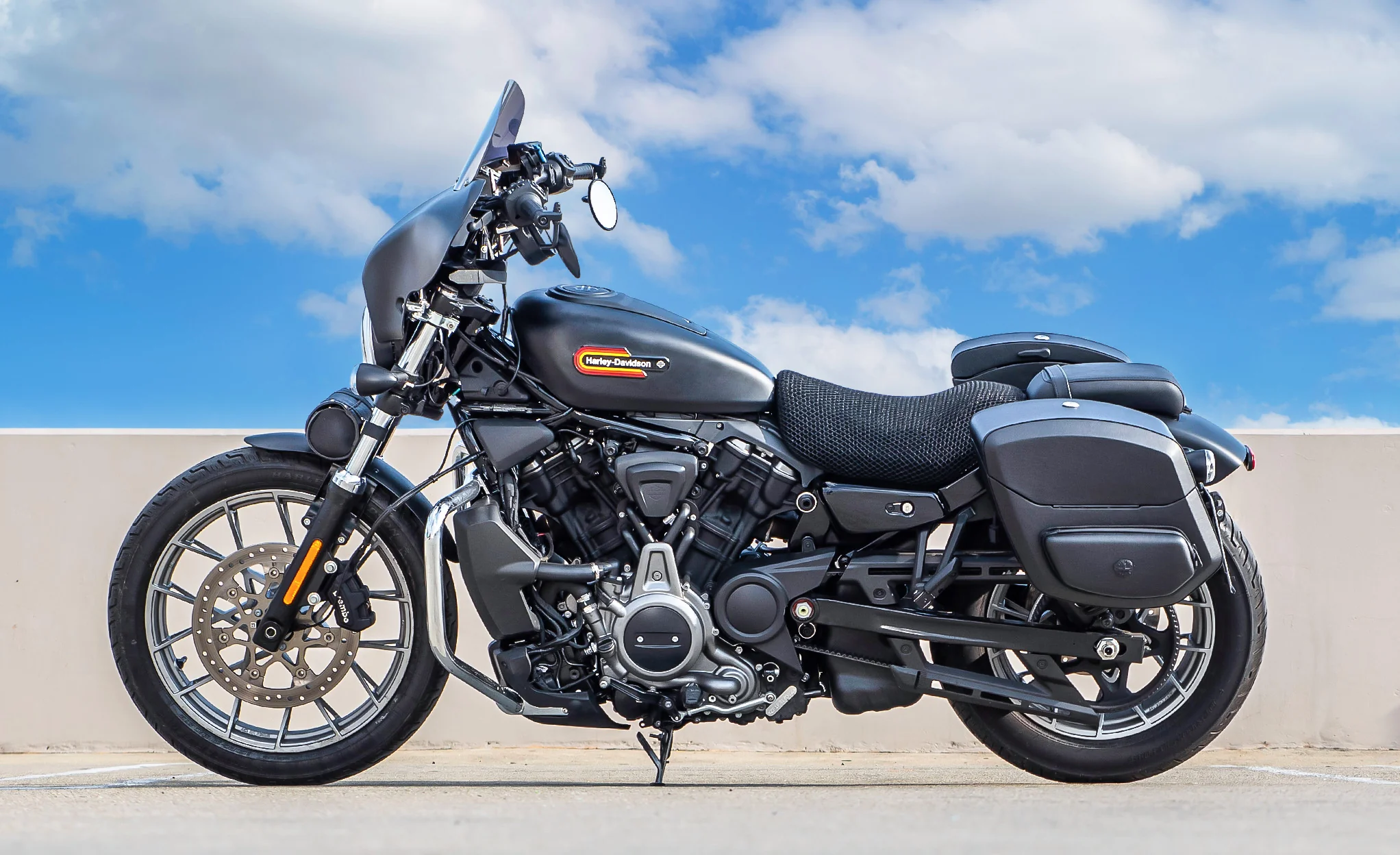 24L - Ironclad Quick-Mount Medium Harley Sportster Nightster RH975/S Leather Wrapped Hard Saddlebags - Image 2