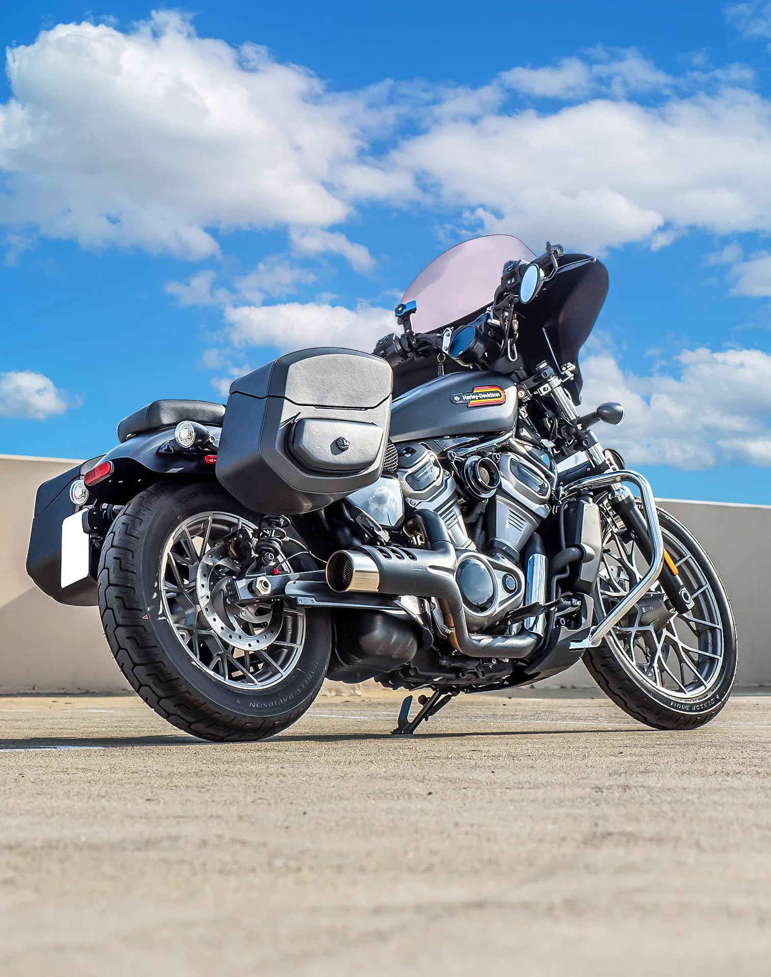 24L - Ironclad Quick-Mount Medium Harley Sportster Nightster RH975/S Leather Wrapped Hard Saddlebags - Image 3