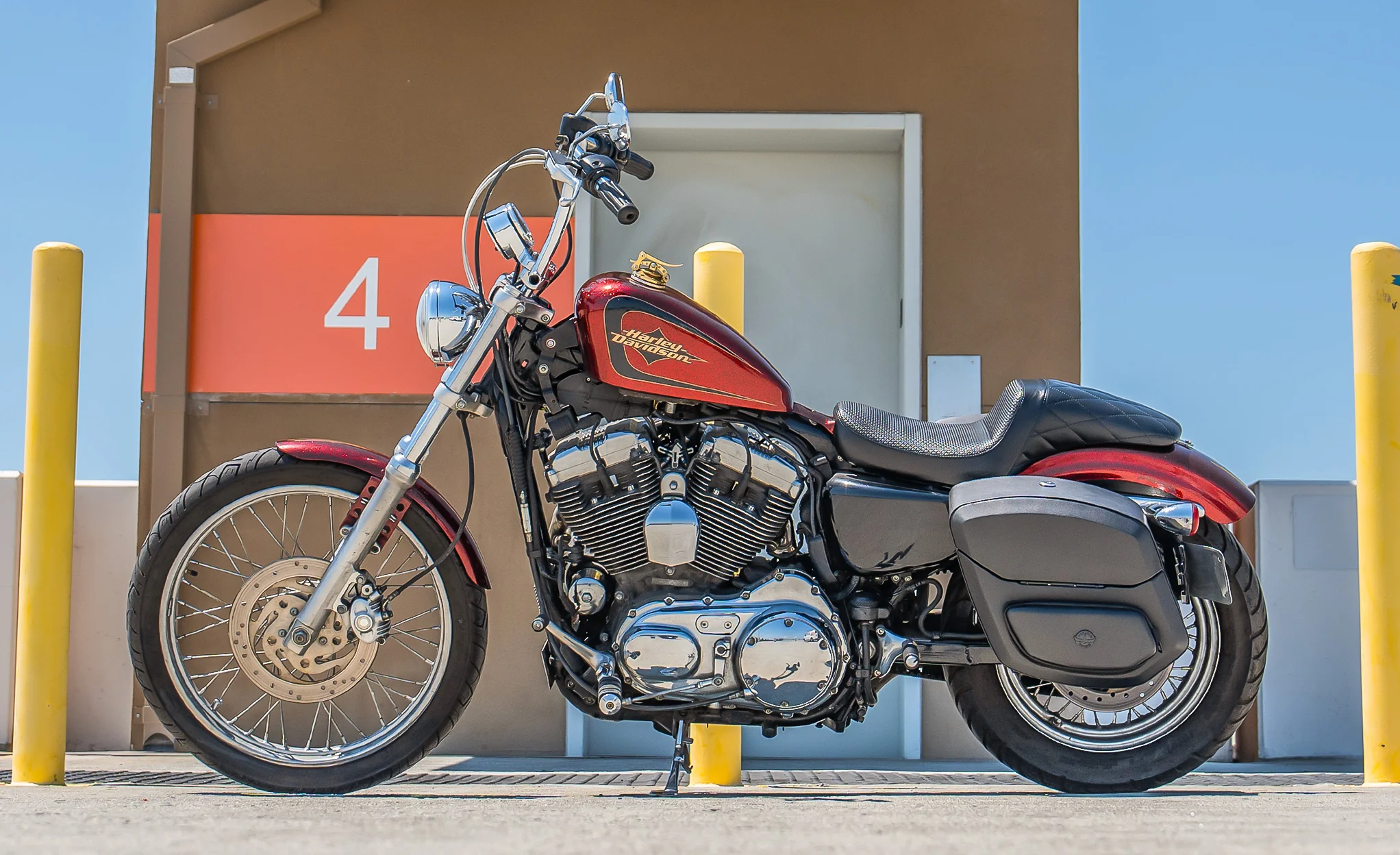 24L - Ironclad Quick-Mount Medium Harley Sportster Seventy Two XL1200V Leather Wrapped Hard Saddlebags - Image 2