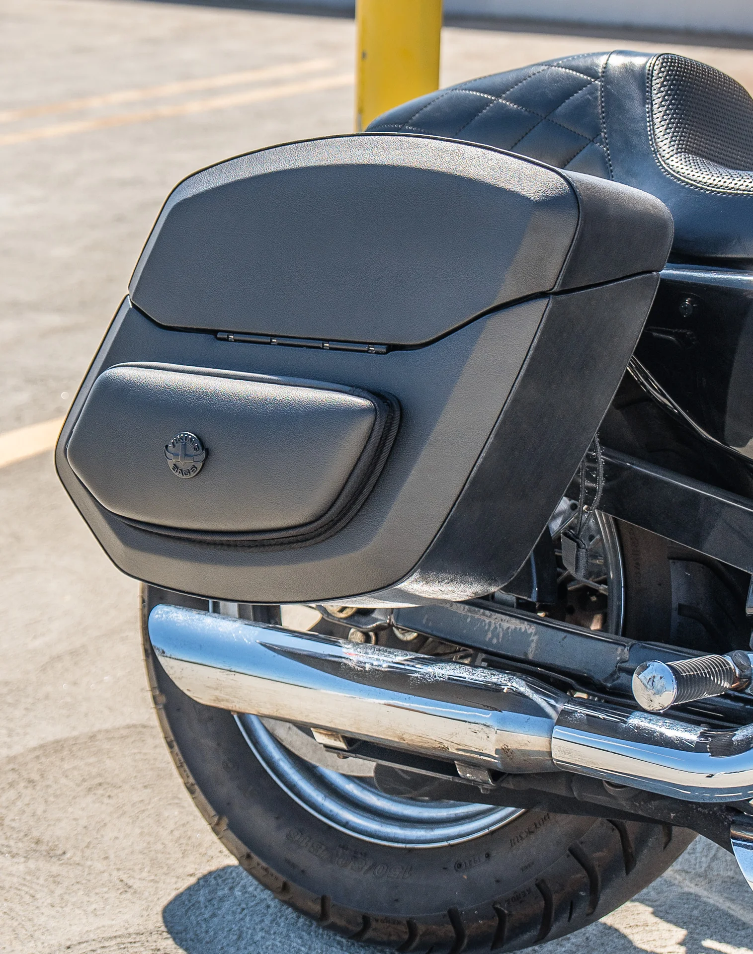 24L - Ironclad Quick-Mount Medium Harley Sportster Seventy Two XL1200V Leather Wrapped Hard Saddlebags - Image 5