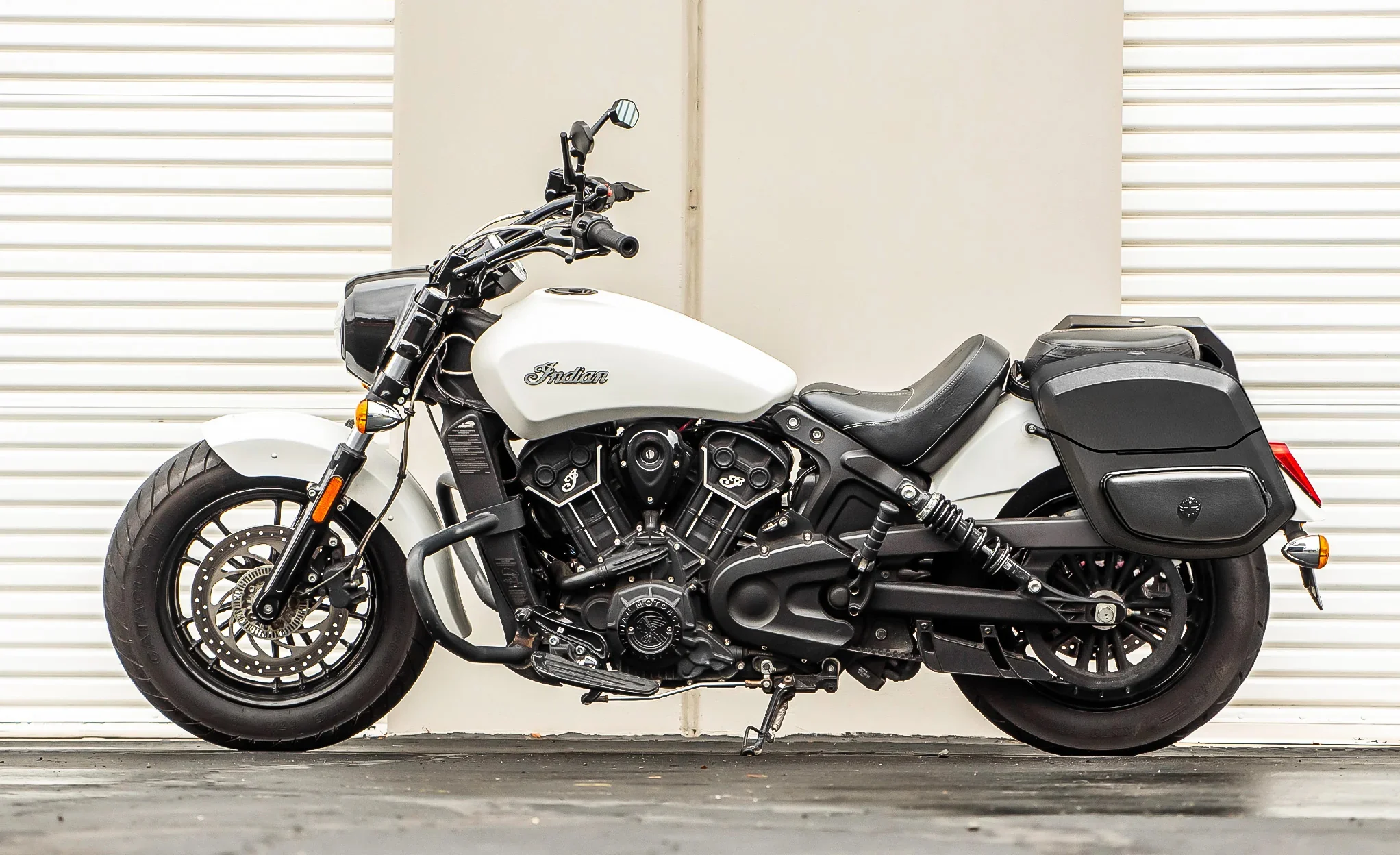 24L - Ironclad Quick-Mount Medium Indian Scout Sixty Leather Wrapped Hard Saddlebags - Image 2