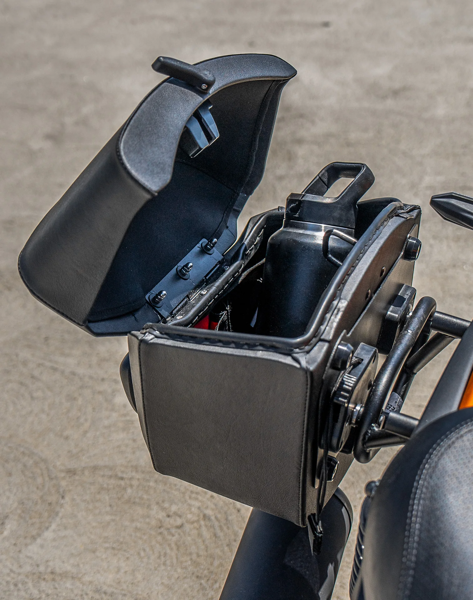 24L - Ironclad Quick-Mount Medium Kawasaki Eliminator 450 Leather Wrapped Hard Saddlebags - Image 6