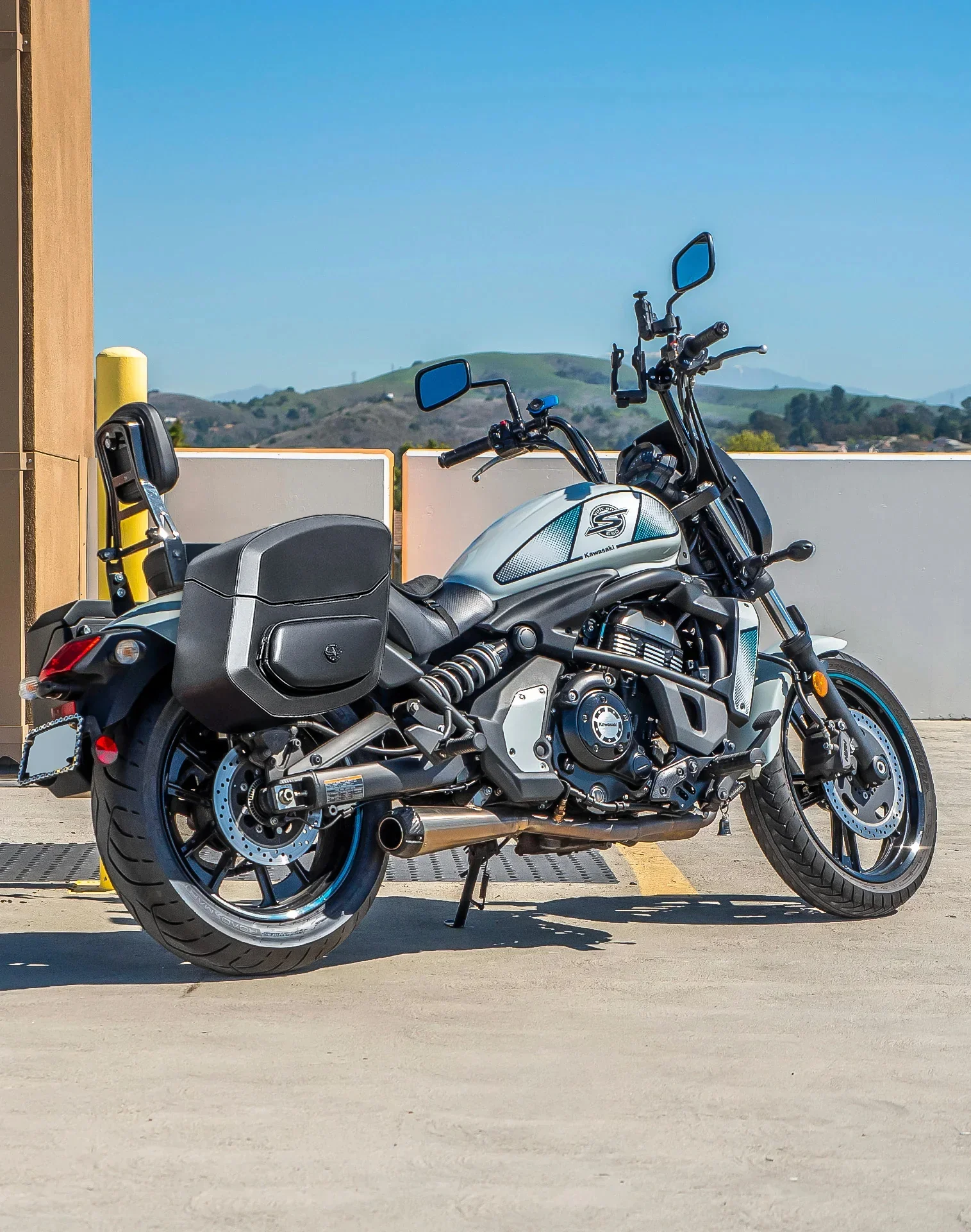 24L - Ironclad Quick-Mount Medium Kawasaki Vulcan S Leather Wrapped Hard Saddlebags - Image 3