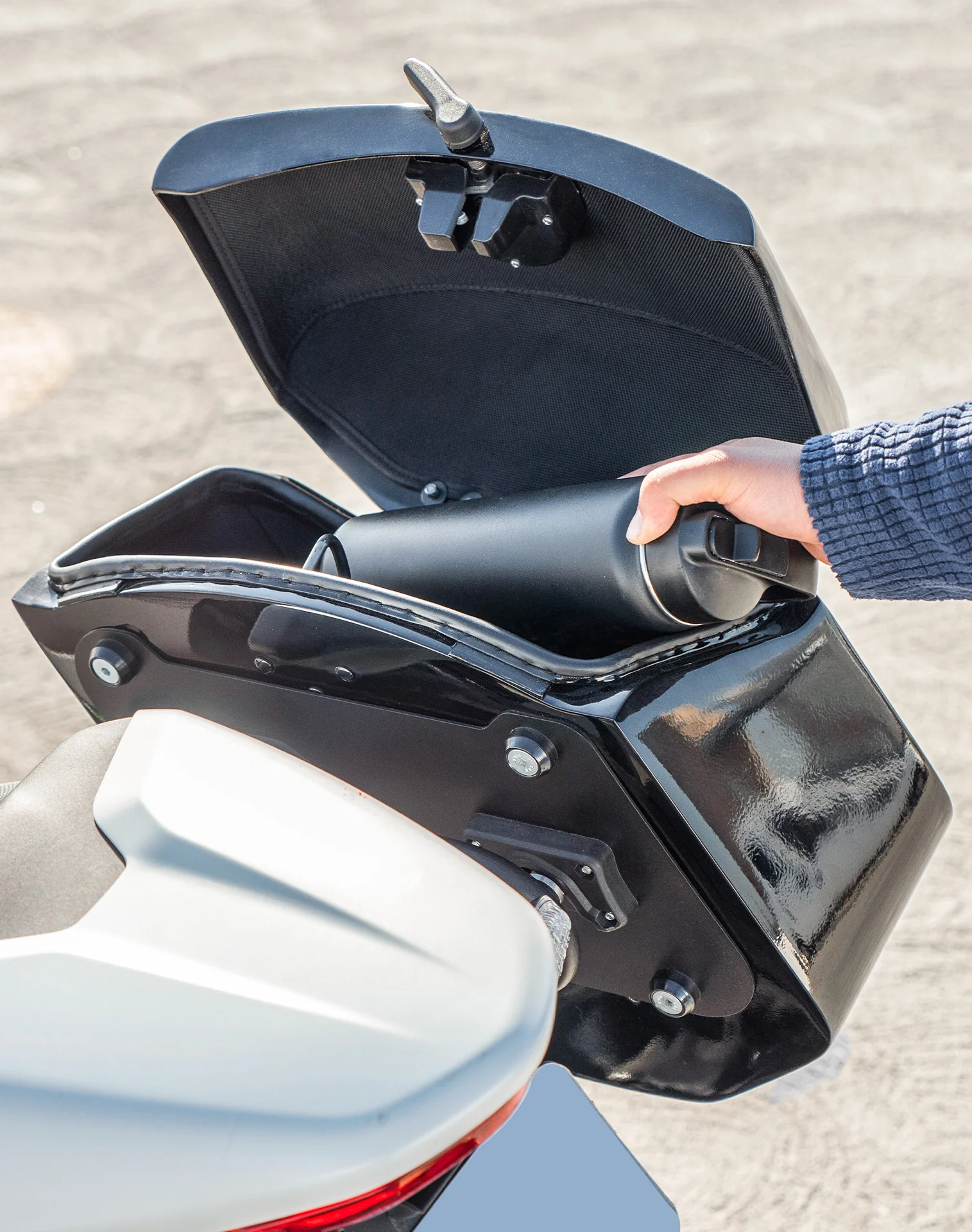 24L - Ironclad Quick-Mount Medium Ducati Monster 797 Painted Hard Saddlebags - Image 6
