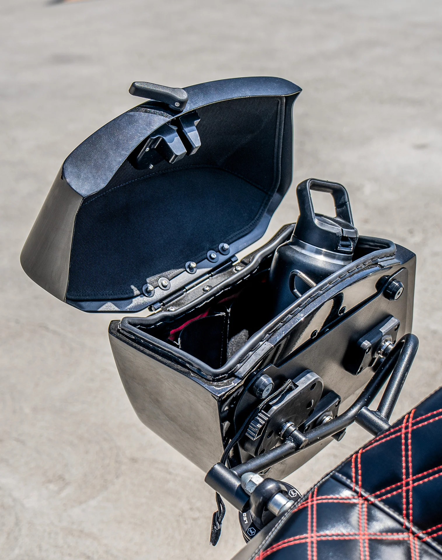 24L - Ironclad Quick-Mount Medium Harley Dyna Street Bob FXDB Painted Hard Saddlebags - Image 6