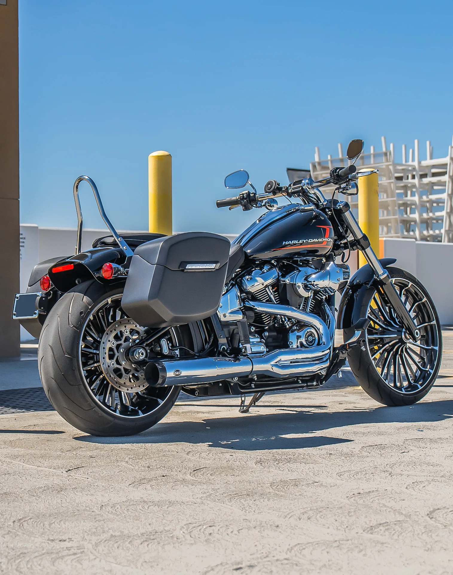24L - Ironclad Quick-Mount Medium Harley Softail Breakout FXBR/S Matte Hard Saddlebags - Image 3