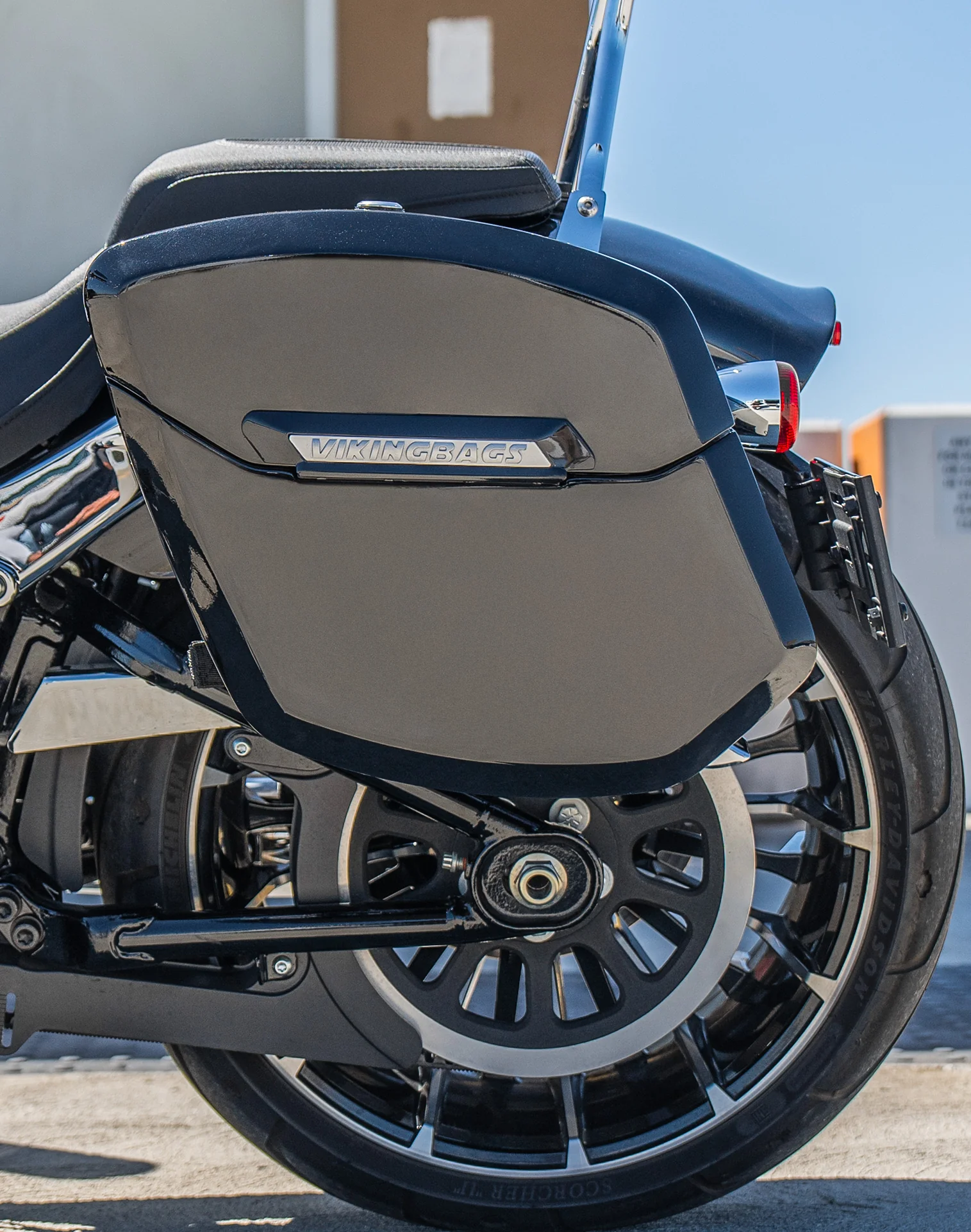 24L - Ironclad Quick-Mount Medium Harley Softail Breakout FXBR/S Painted Hard Saddlebags - Image 4