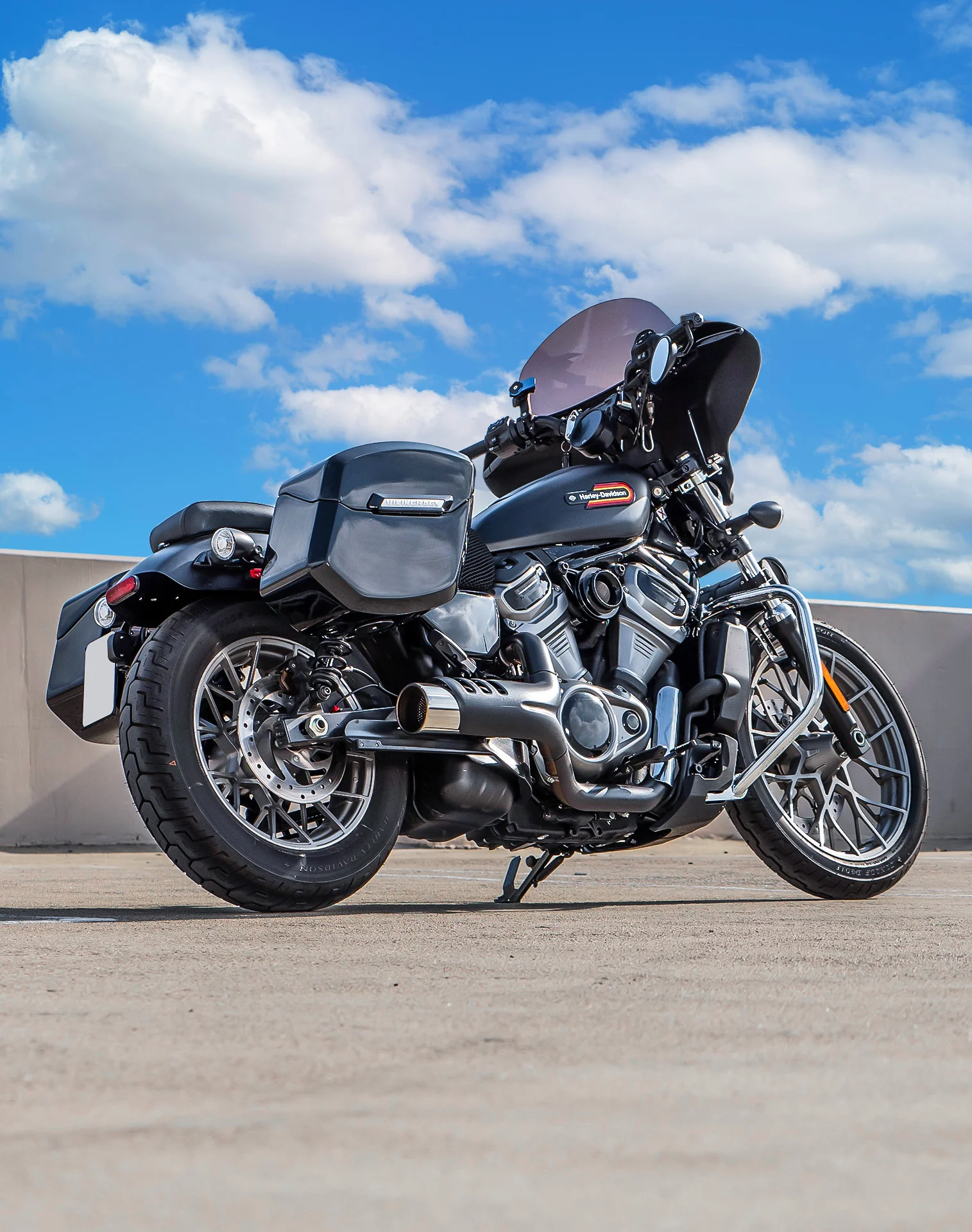 24L - Ironclad Quick-Mount Medium Harley Sportster Nightster RH975/S Painted Hard Saddlebags - Image 3