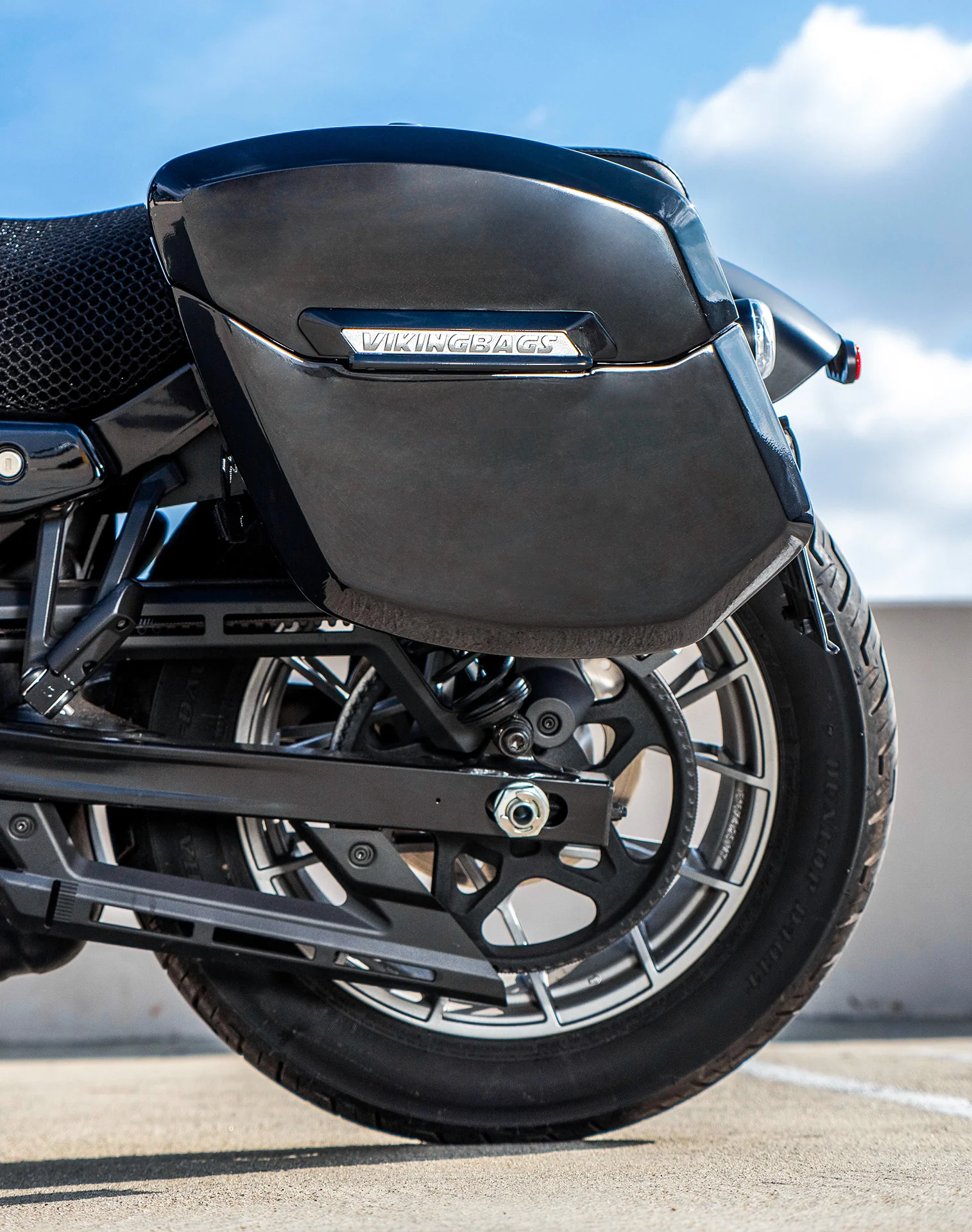 24L - Ironclad Quick-Mount Medium Harley Sportster Nightster RH975/S Painted Hard Saddlebags - Image 4