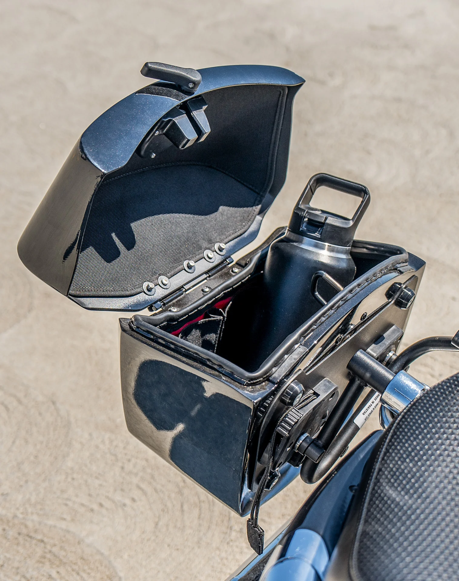 24L - Ironclad Quick-Mount Medium Harley Sportster Seventy Two 72 XL1200V Painted Hard Saddlebags - Image 6
