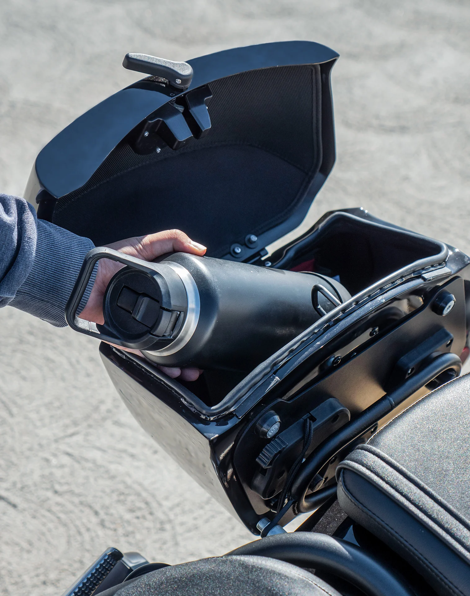 24L - Ironclad Quick-Mount Medium Honda Rebel 500 Painted Hard Saddlebags - Image 6