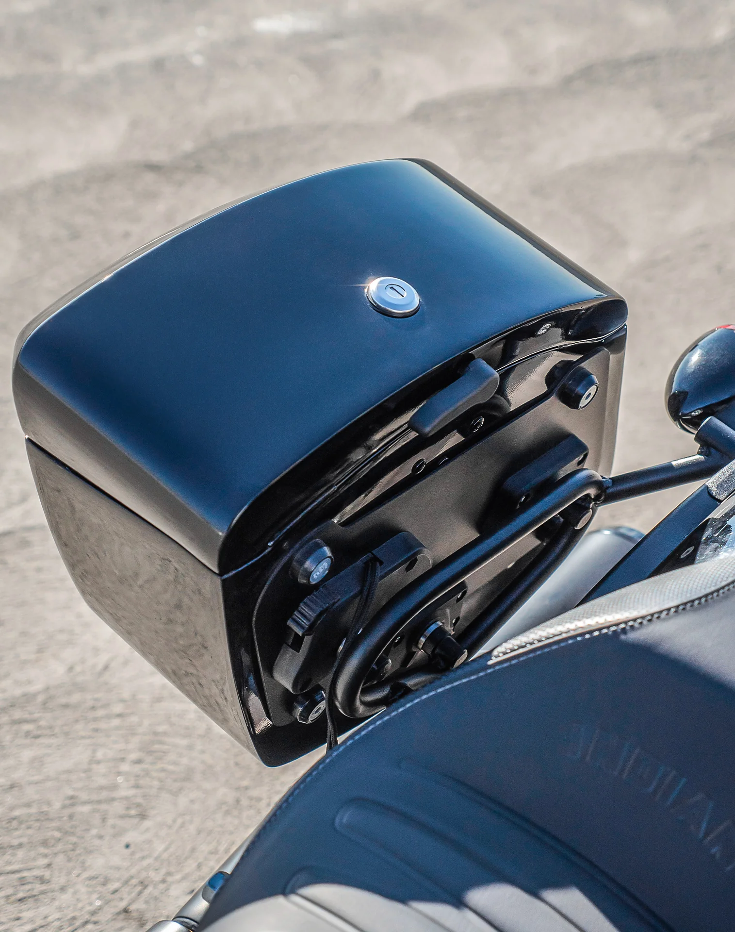 24L - Ironclad Quick-Mount Medium Indian Scout Bobber Painted Hard Saddlebags - Image 5