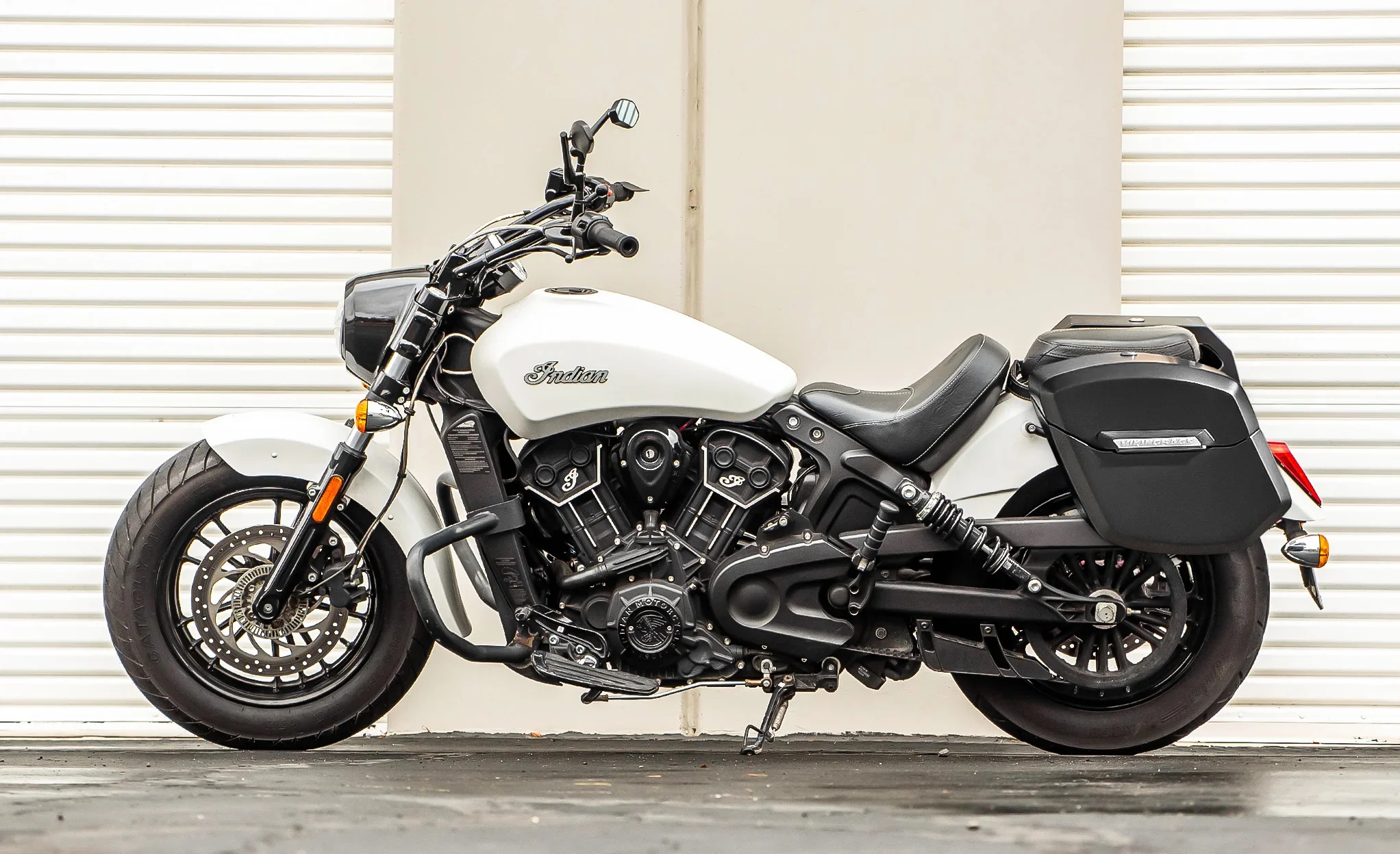 24L - Ironclad Quick-Mount Medium Indian Scout Sixty Matte Hard Saddlebags - Image 2