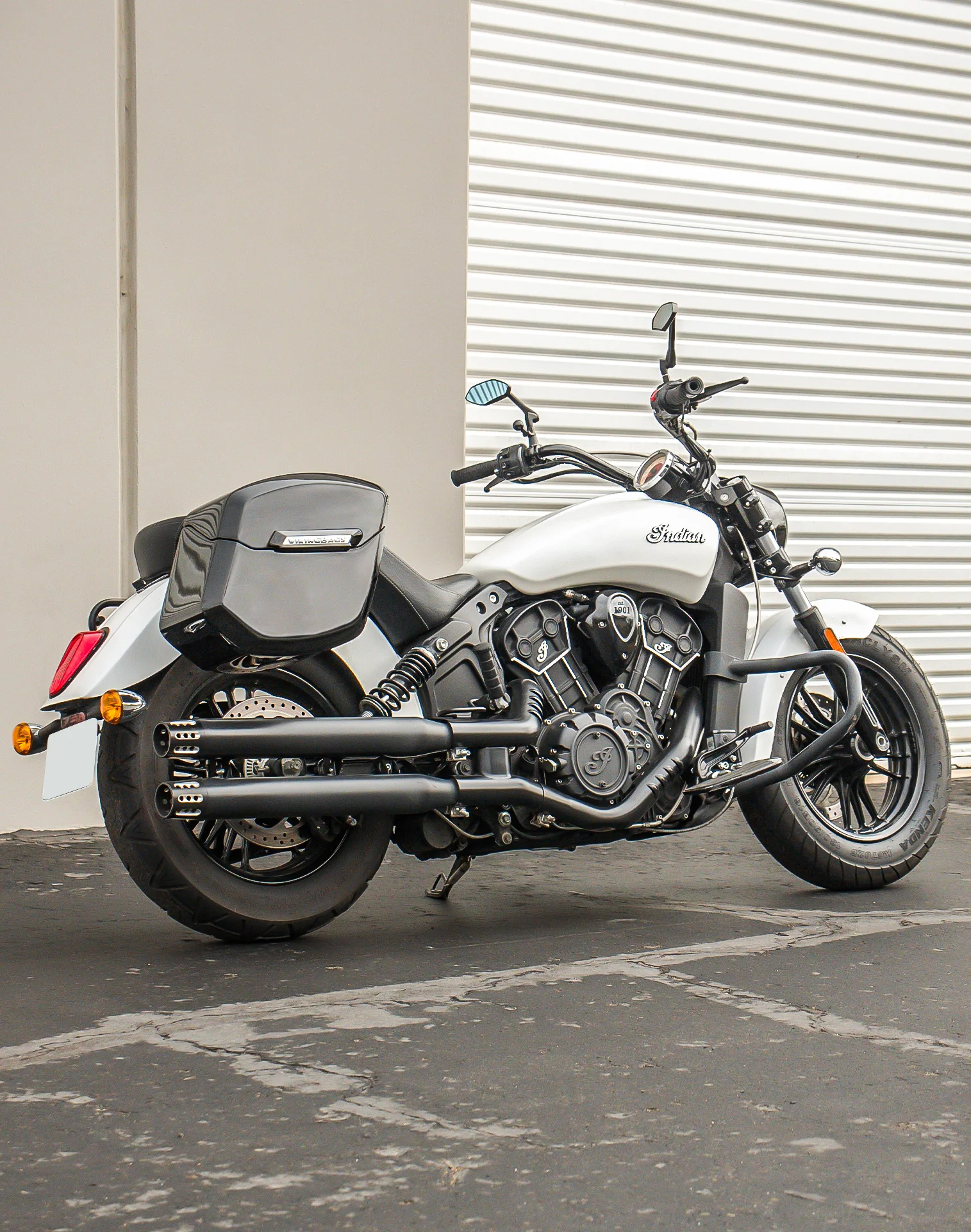 24L - Ironclad Quick-Mount Medium Indian Scout Sixty Painted Hard Saddlebags - Image 3