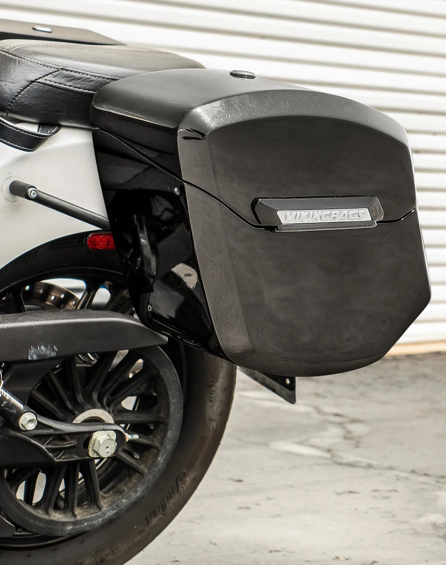 24L - Ironclad Quick-Mount Medium Indian Scout Sixty Painted Hard Saddlebags - Image 4