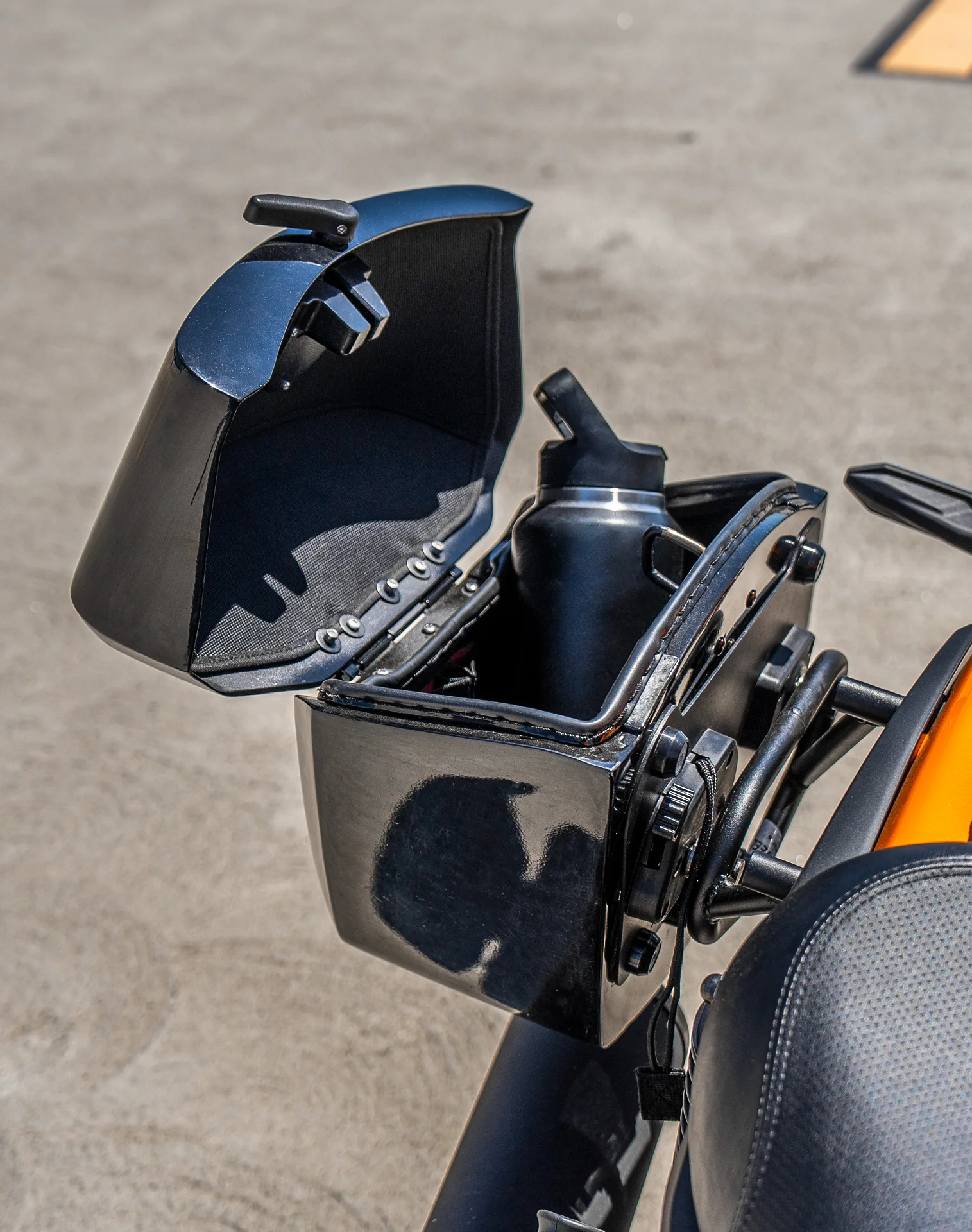 24L - Ironclad Quick-Mount Medium Kawasaki Eliminator 450 Painted Hard Saddlebags - Image 6