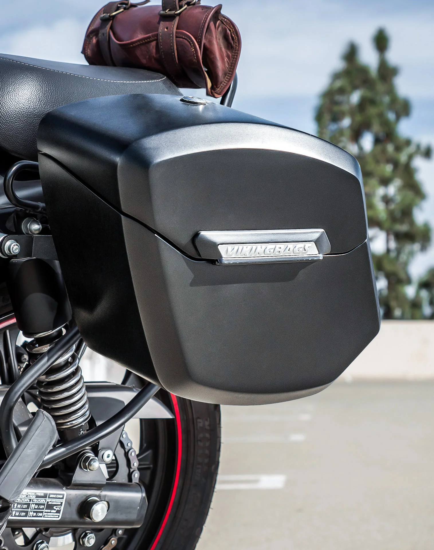 24L - Ironclad Quick-Mount Medium Royal Enfield Classic 350 Matte Hard Saddlebags - Image 5