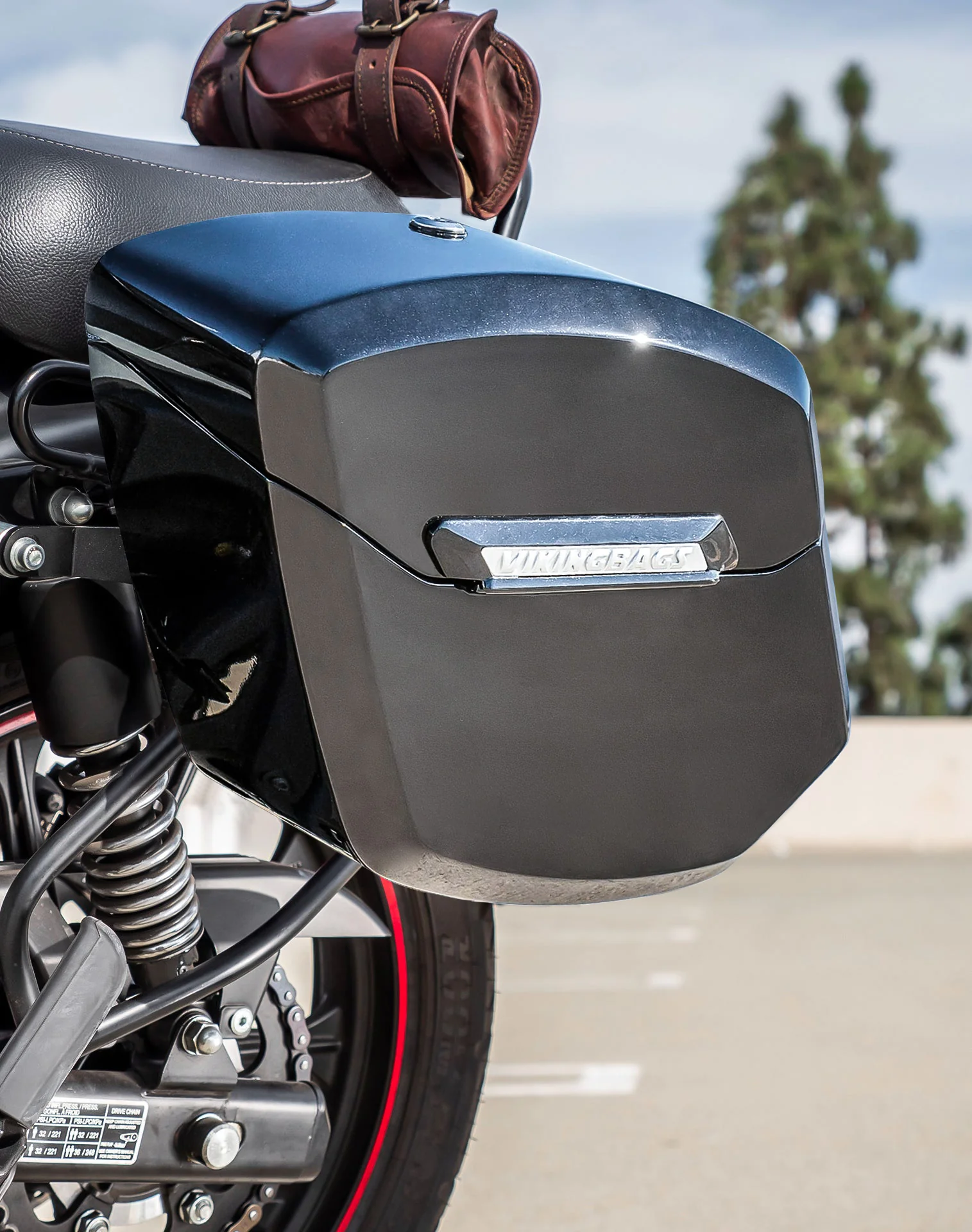 24L - Ironclad Quick-Mount Medium Royal Enfield Classic 350 Painted Hard Saddlebags - Image 5